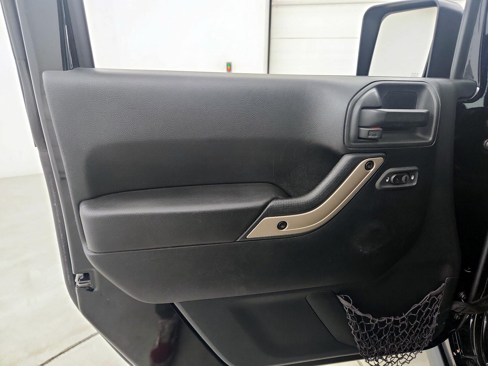 Thumbnail: 2016 Jeep Wrangler - 12