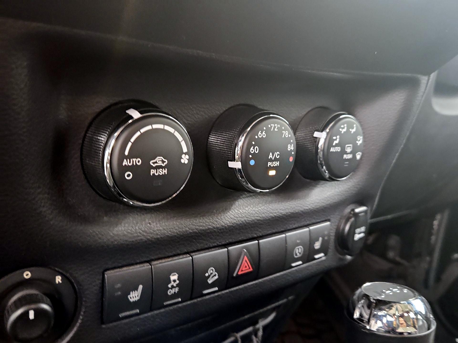 Thumbnail: 2016 Jeep Wrangler - 14