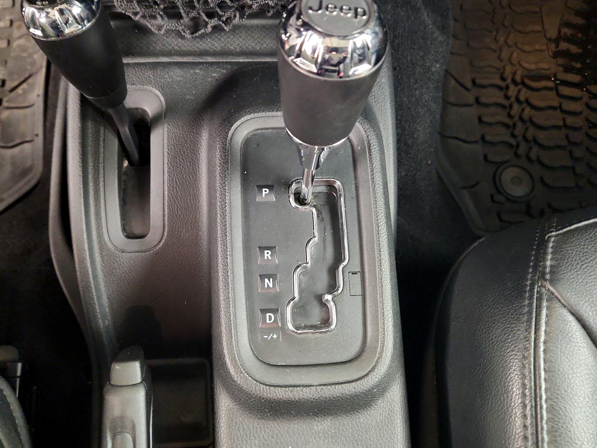 Thumbnail: 2016 Jeep Wrangler - 15