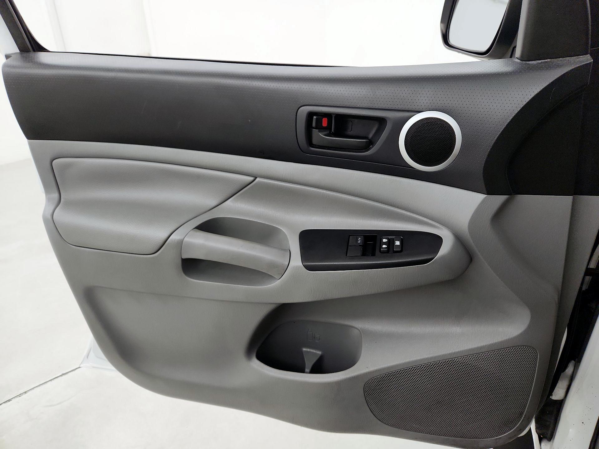 Thumbnail: 2015 Toyota Tacoma - 12