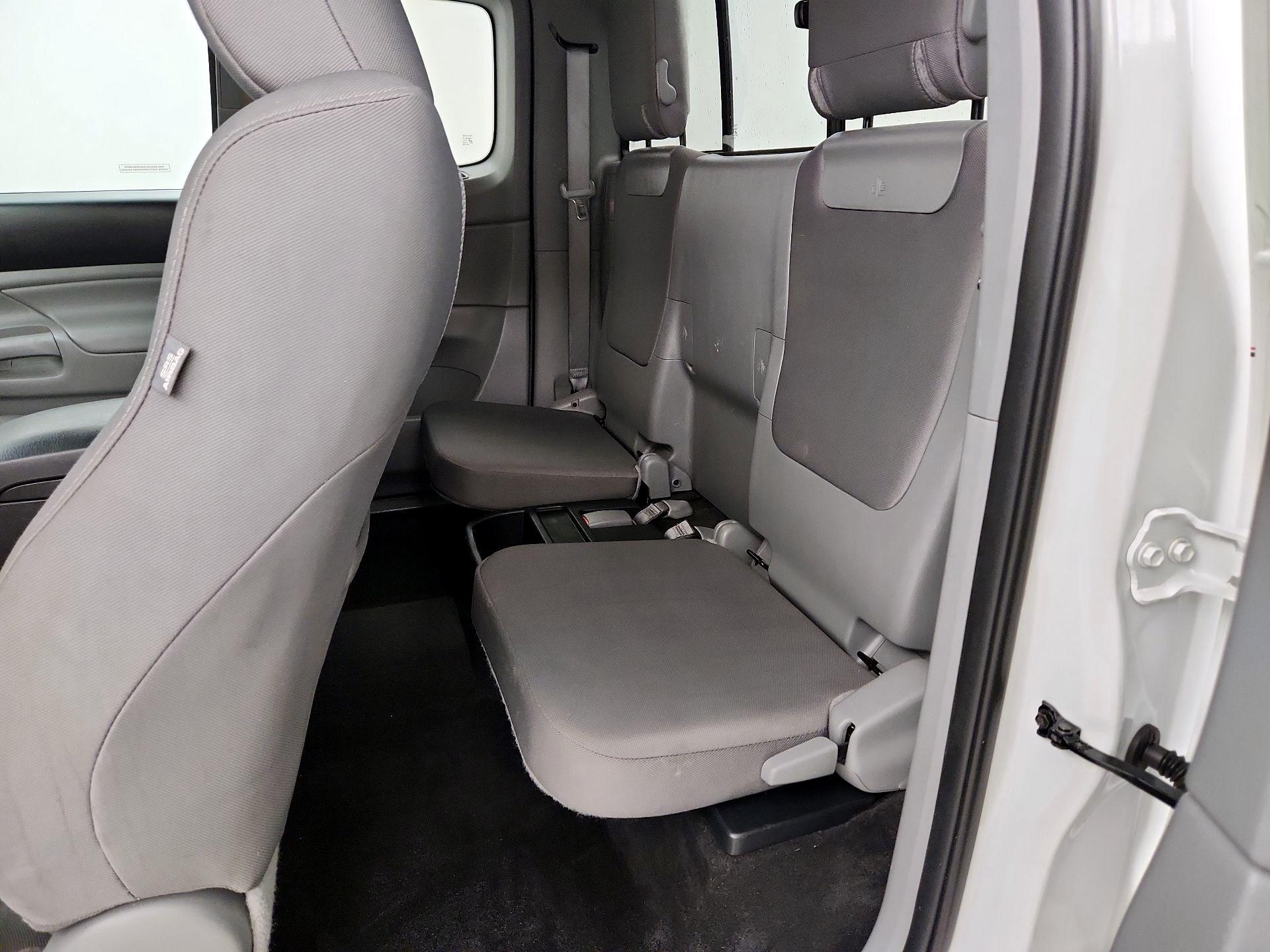 Thumbnail: 2015 Toyota Tacoma - 19