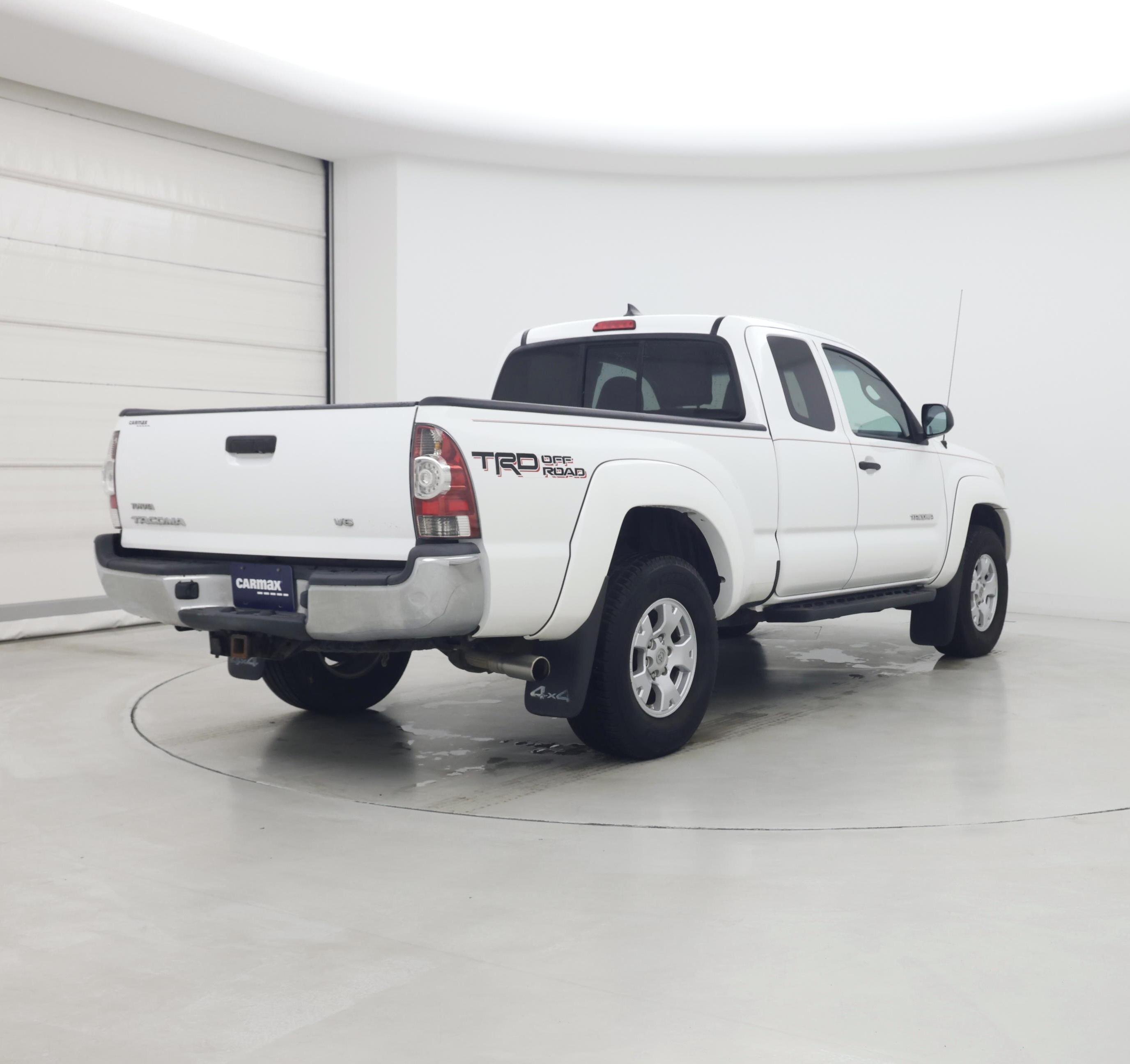 Thumbnail: 2015 Toyota Tacoma - 8