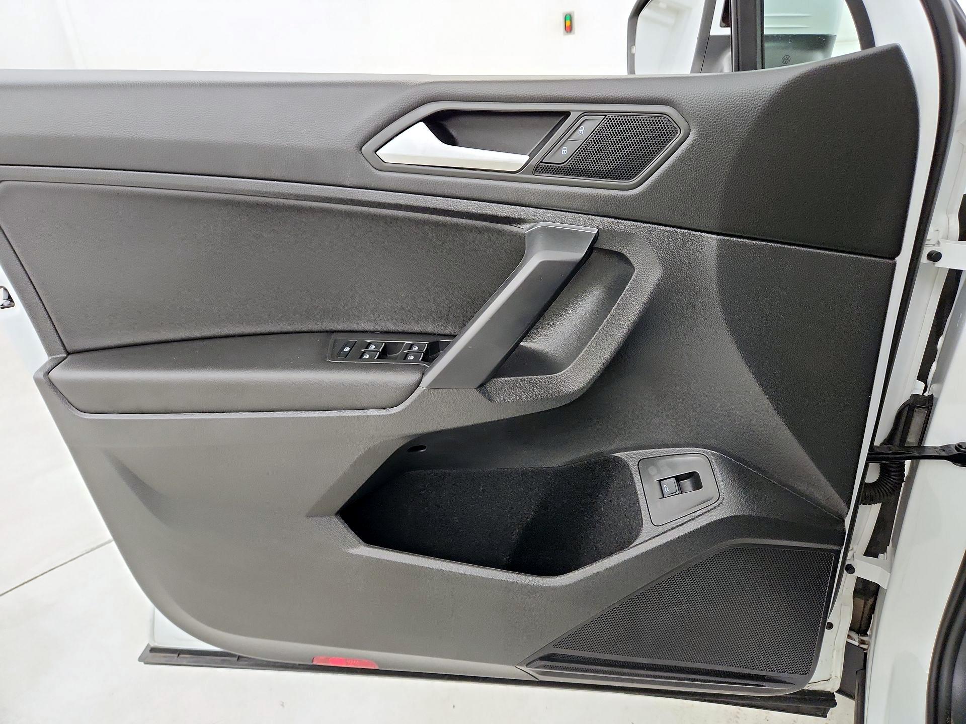 Thumbnail: 2021 Volkswagen Tiguan - 12