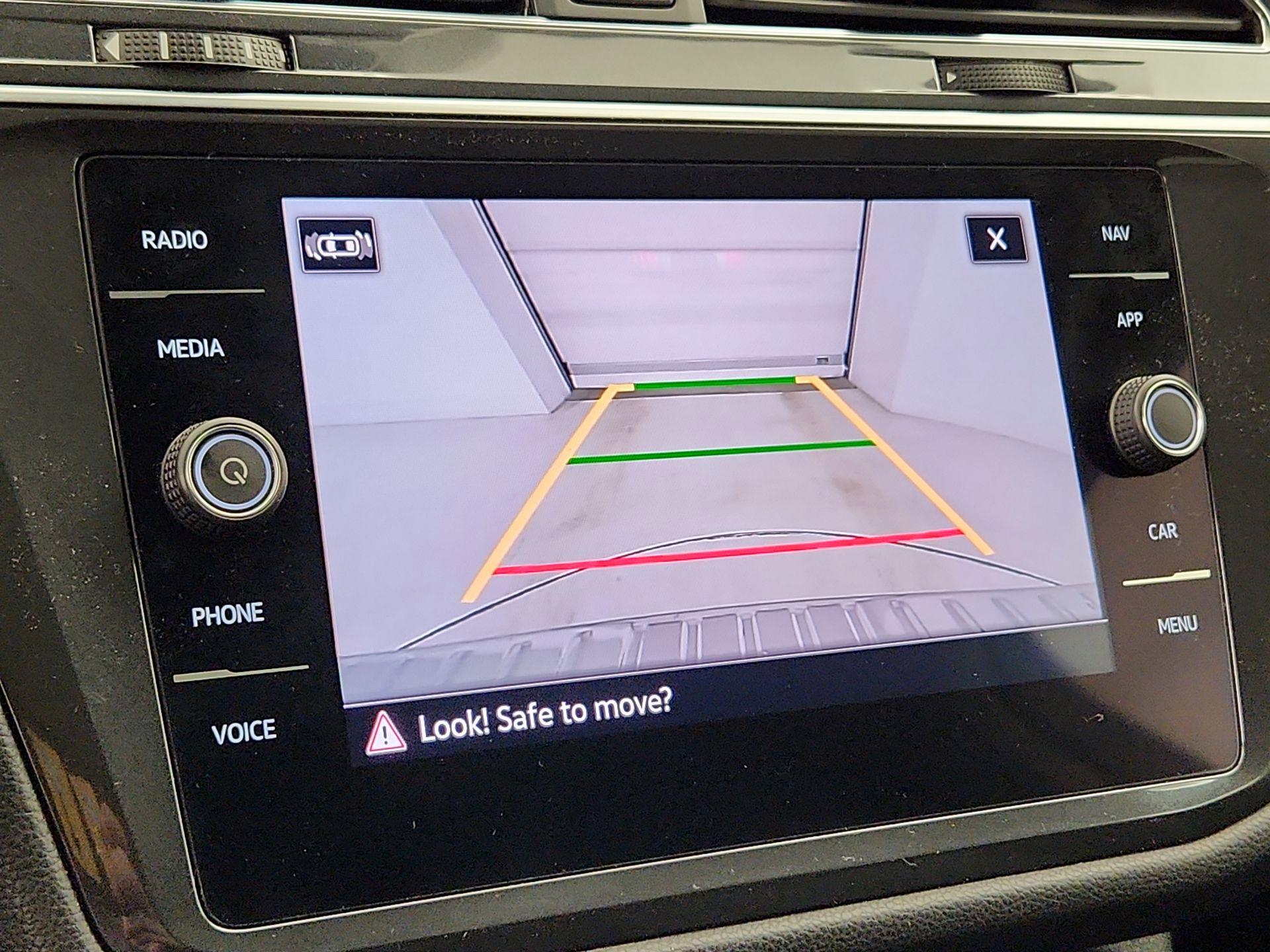 Thumbnail: 2021 Volkswagen Tiguan - 15