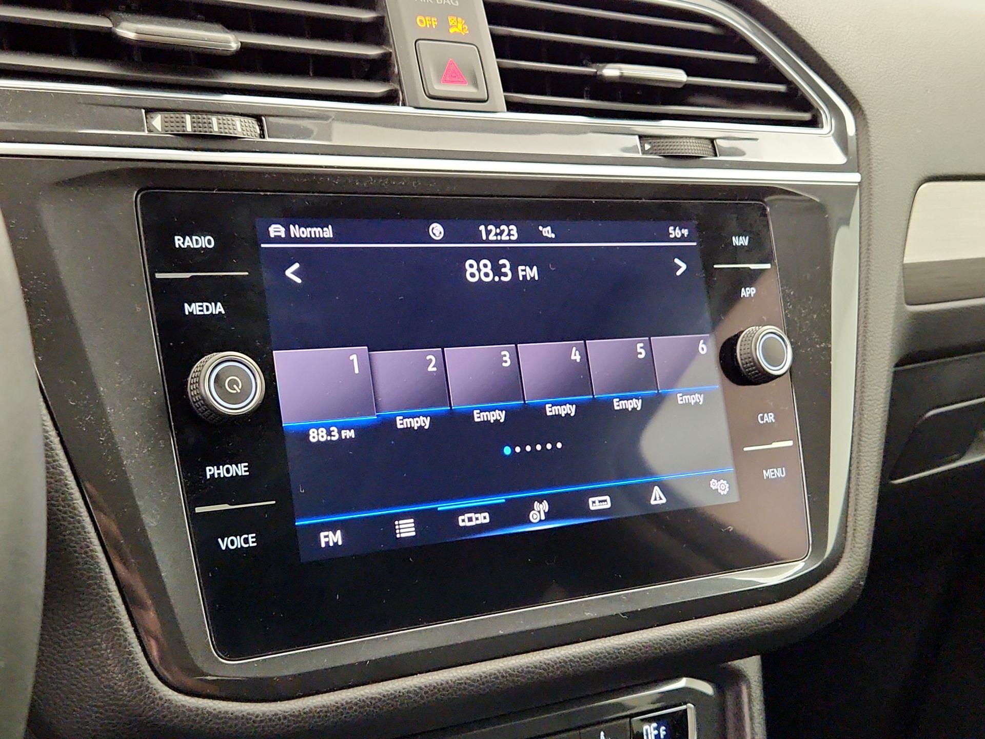 Thumbnail: 2021 Volkswagen Tiguan - 16