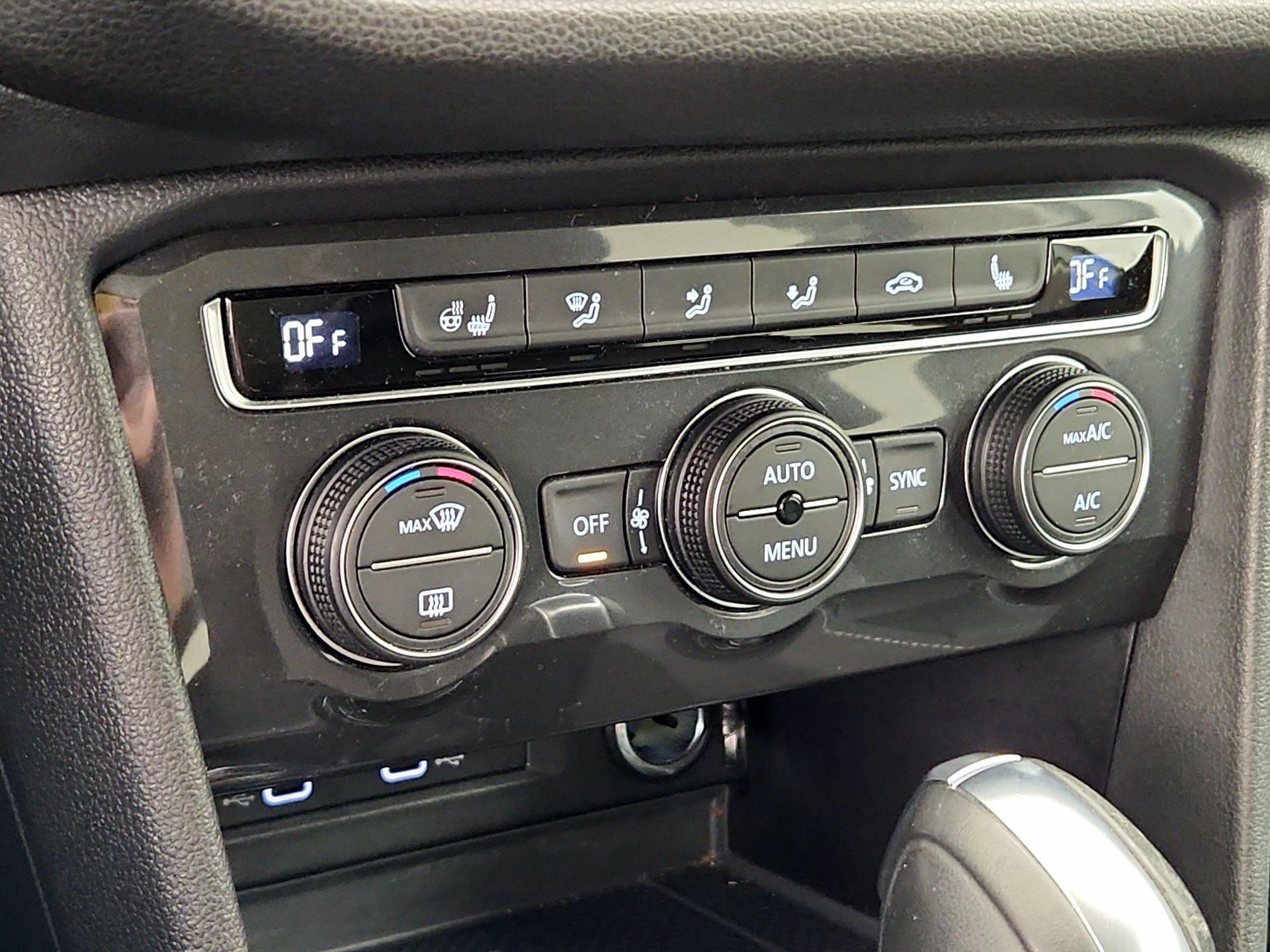 Thumbnail: 2021 Volkswagen Tiguan - 17