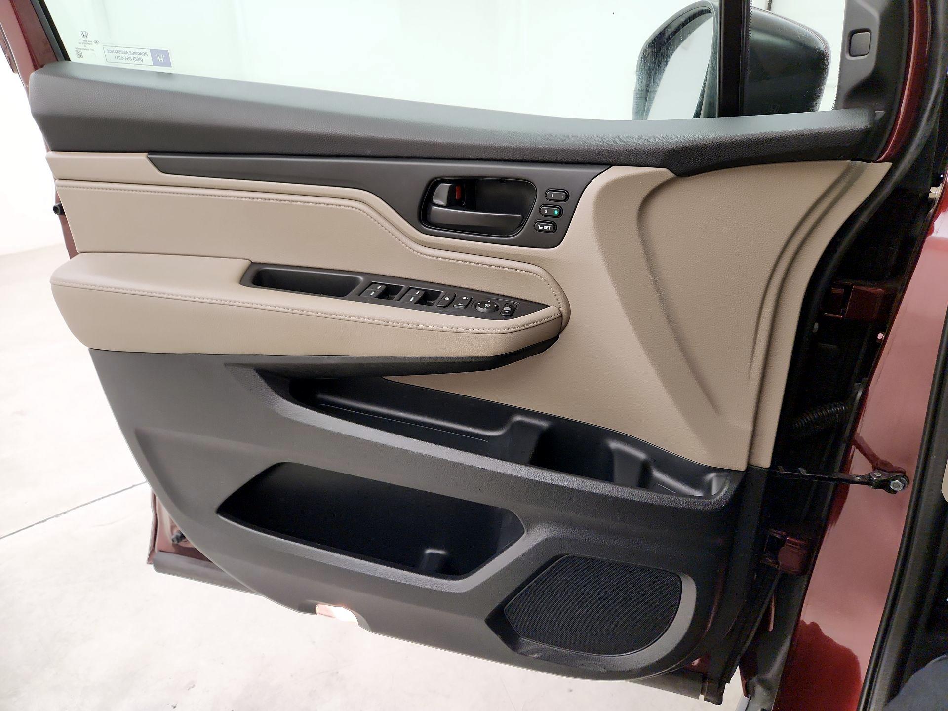 Thumbnail: 2018 Honda Odyssey - 12