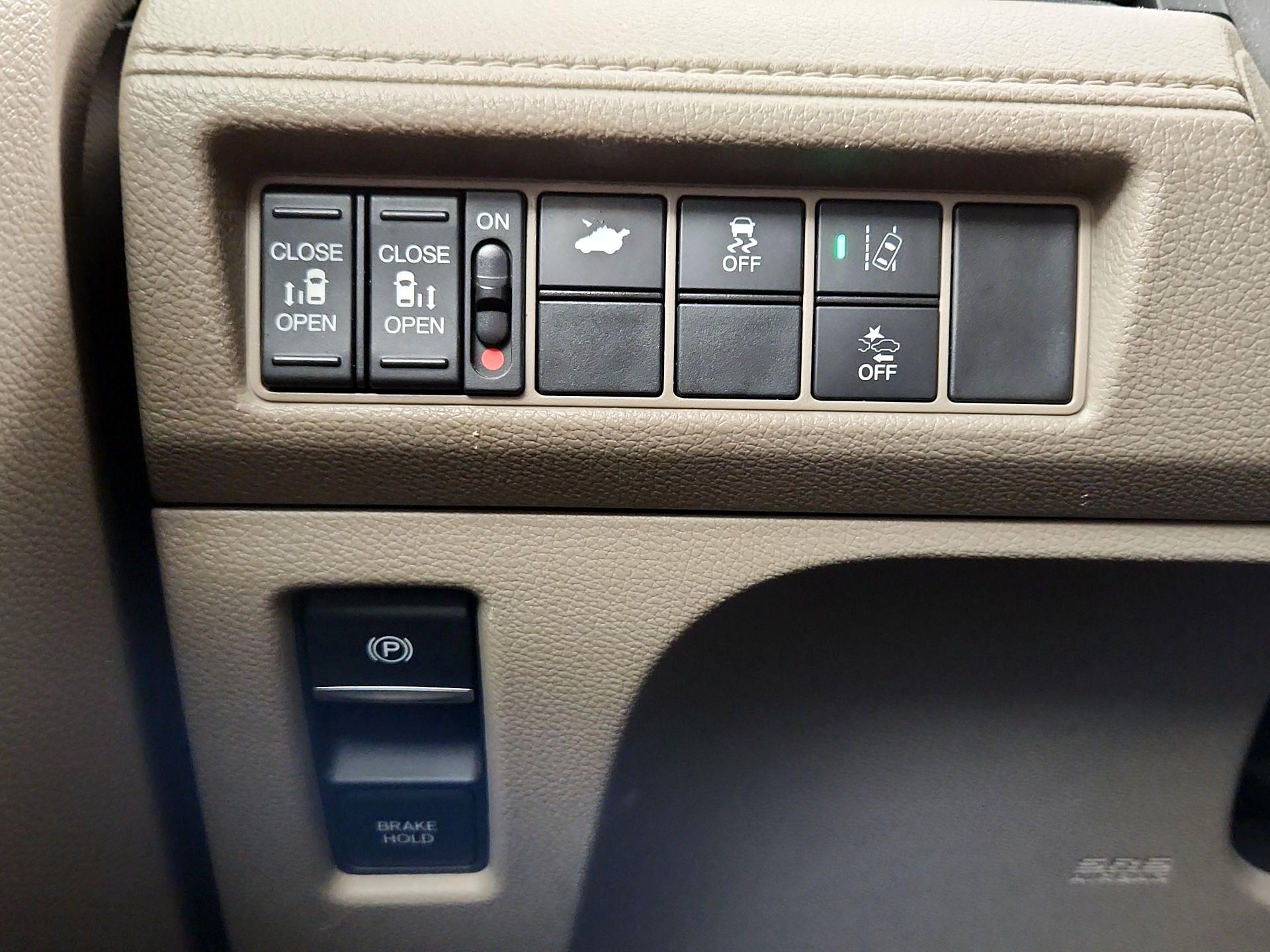 Thumbnail: 2018 Honda Odyssey - 13