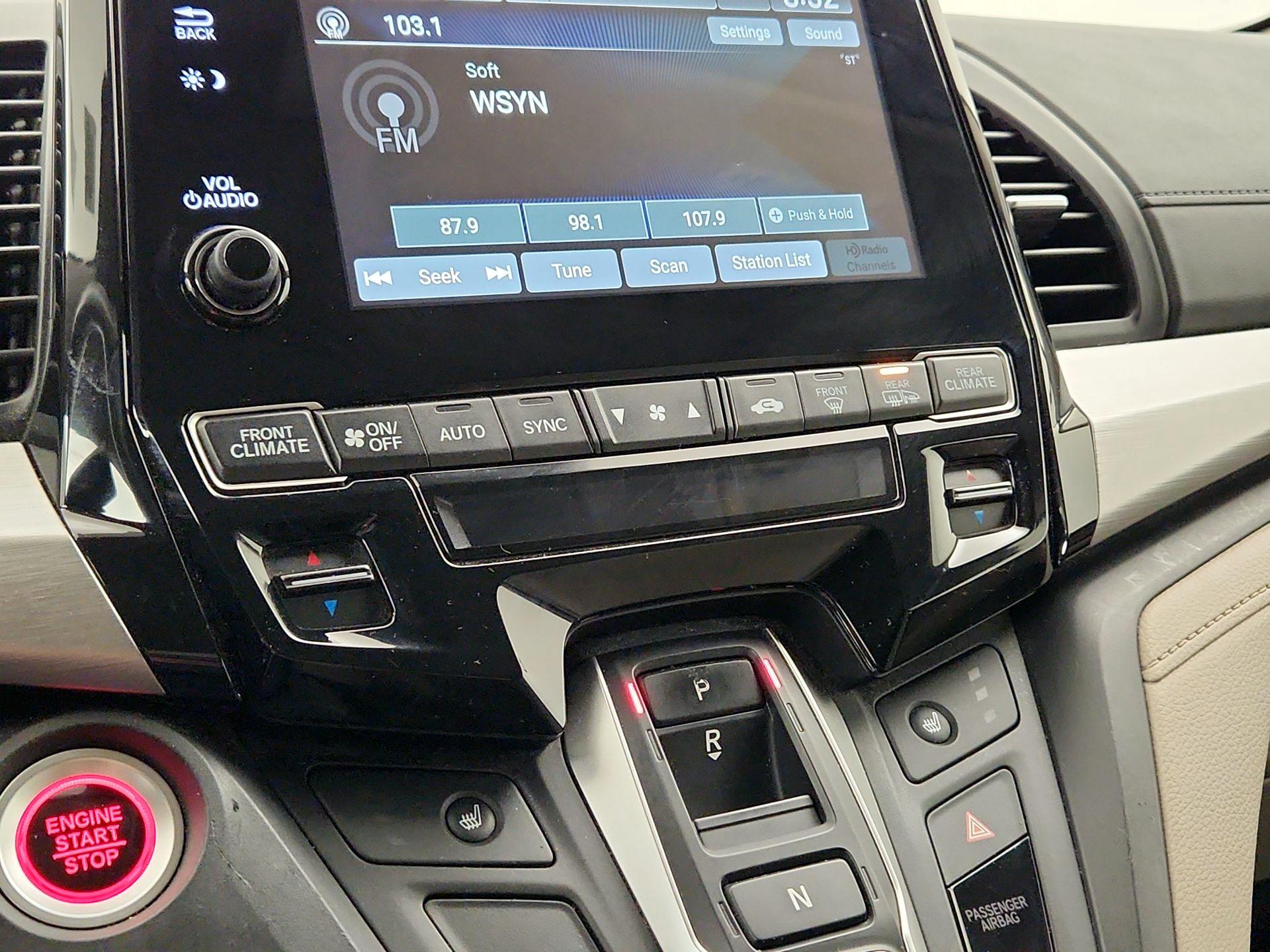 Thumbnail: 2018 Honda Odyssey - 16