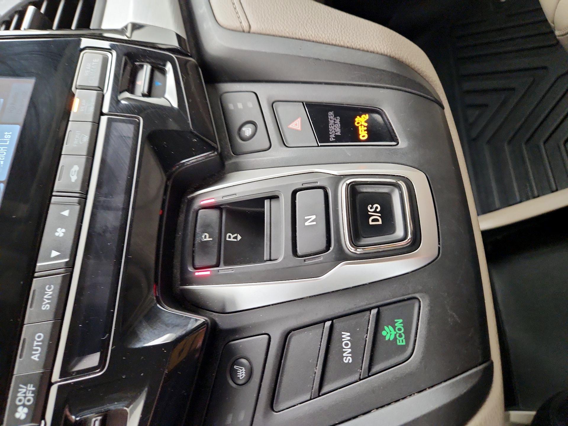 Thumbnail: 2018 Honda Odyssey - 17