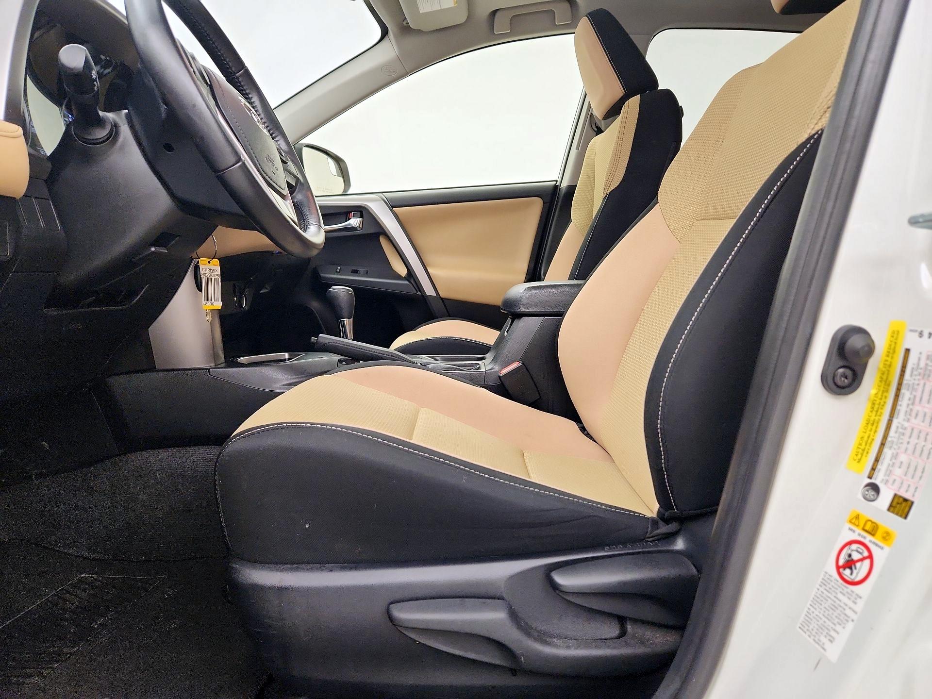 Thumbnail: 2017 Toyota RAV4 - 11