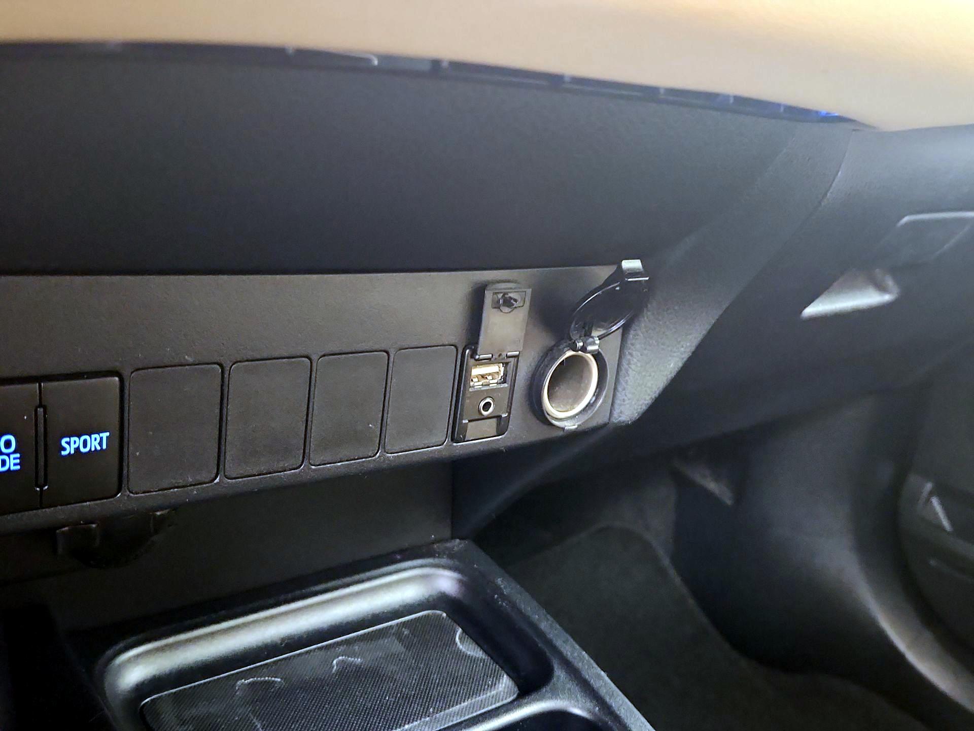 Thumbnail: 2017 Toyota RAV4 - 18