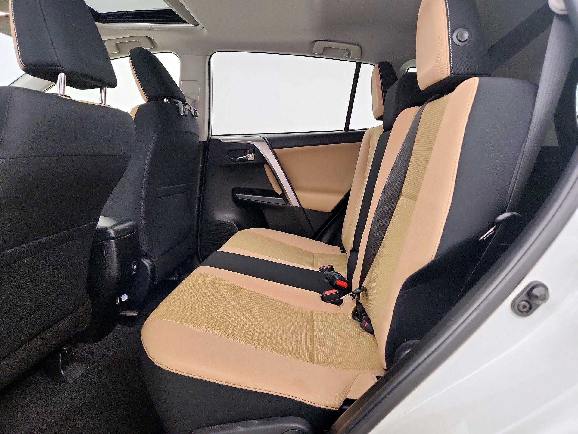 Thumbnail: 2017 Toyota RAV4 - 20