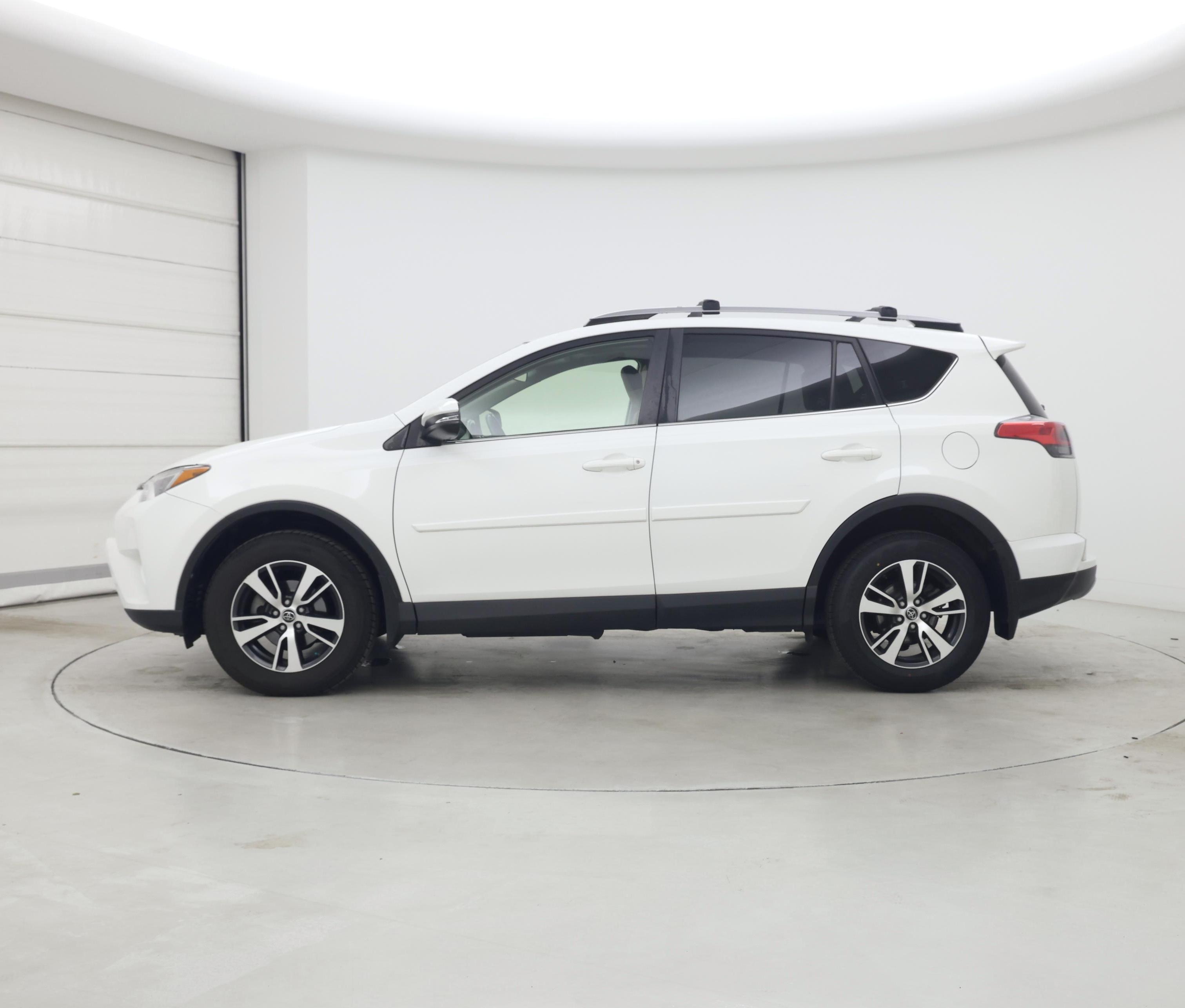 Thumbnail: 2017 Toyota RAV4 - 3