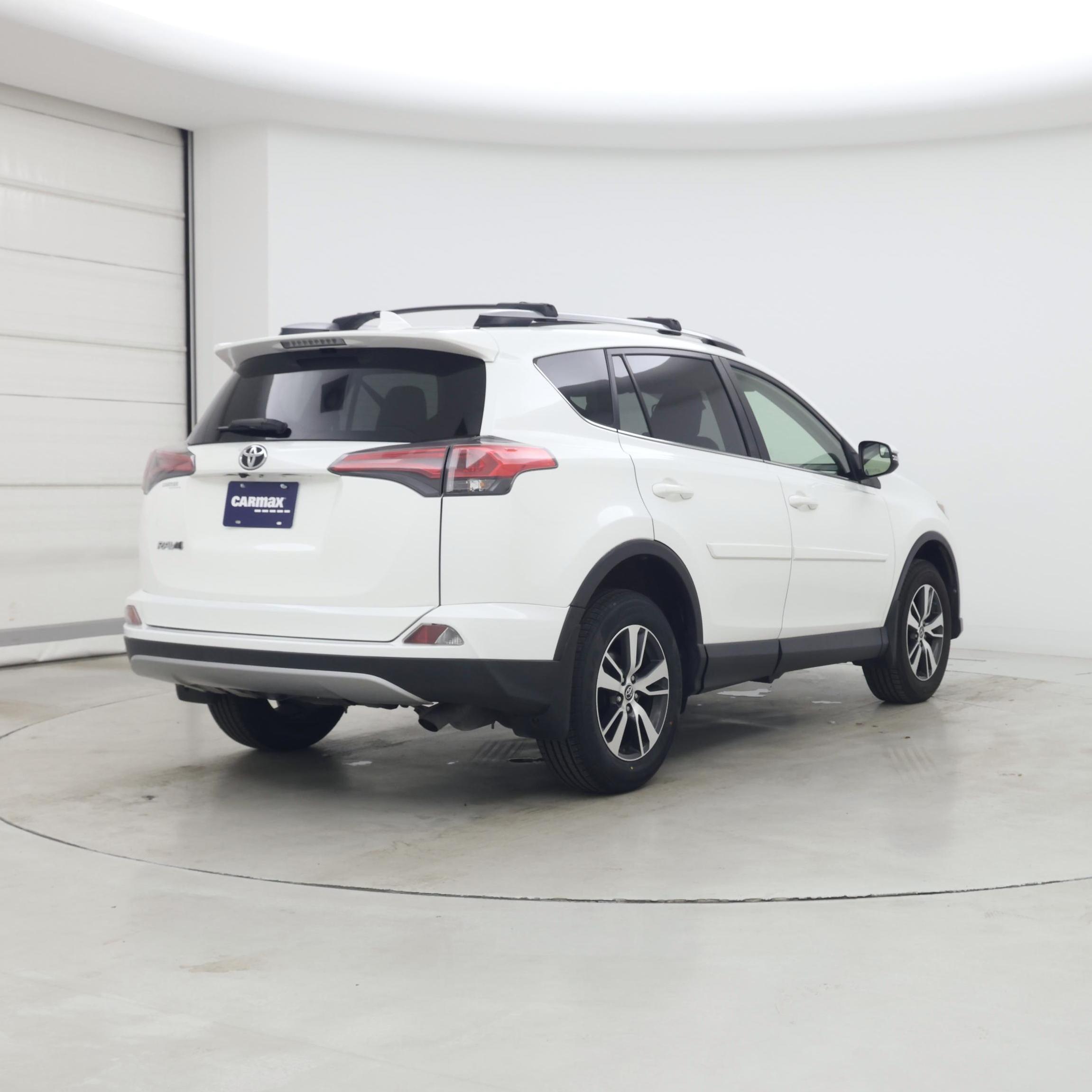 Thumbnail: 2017 Toyota RAV4 - 8