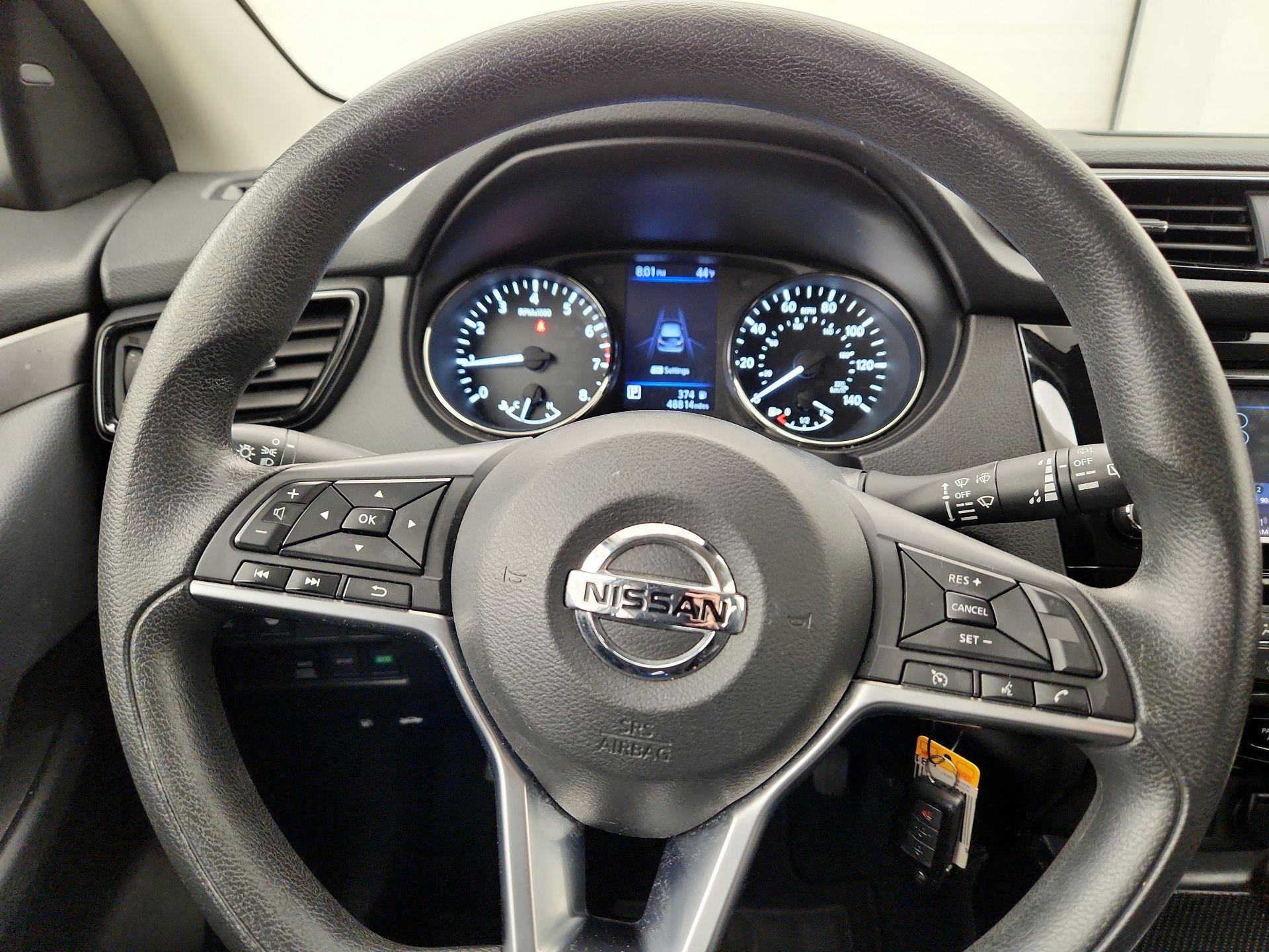 Thumbnail: 2020 Nissan Rogue Sport - 10