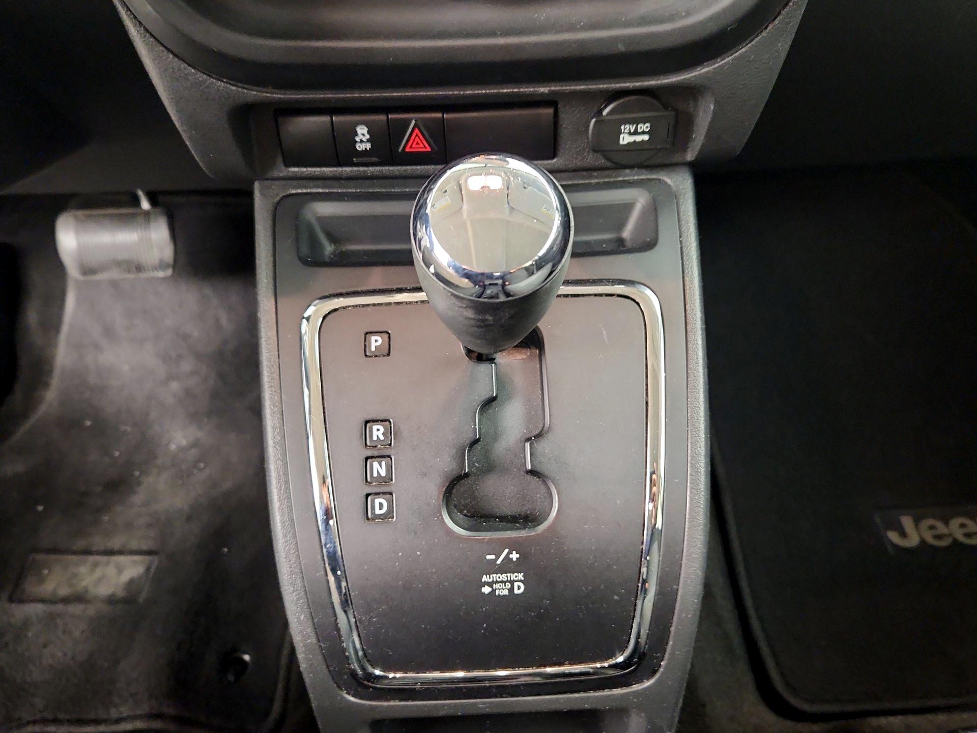 Thumbnail: 2017 Jeep Patriot - 15