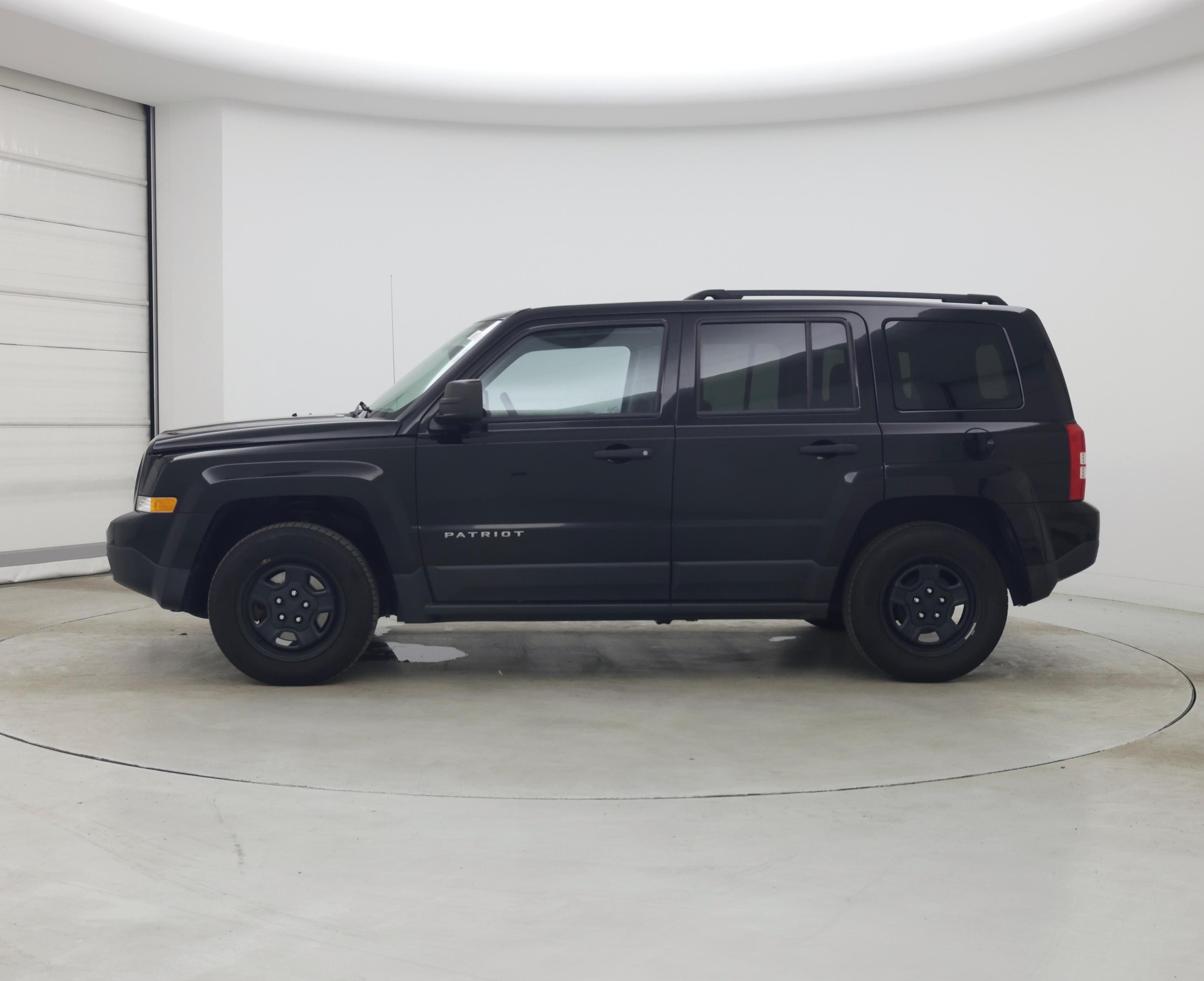 Thumbnail: 2017 Jeep Patriot - 3