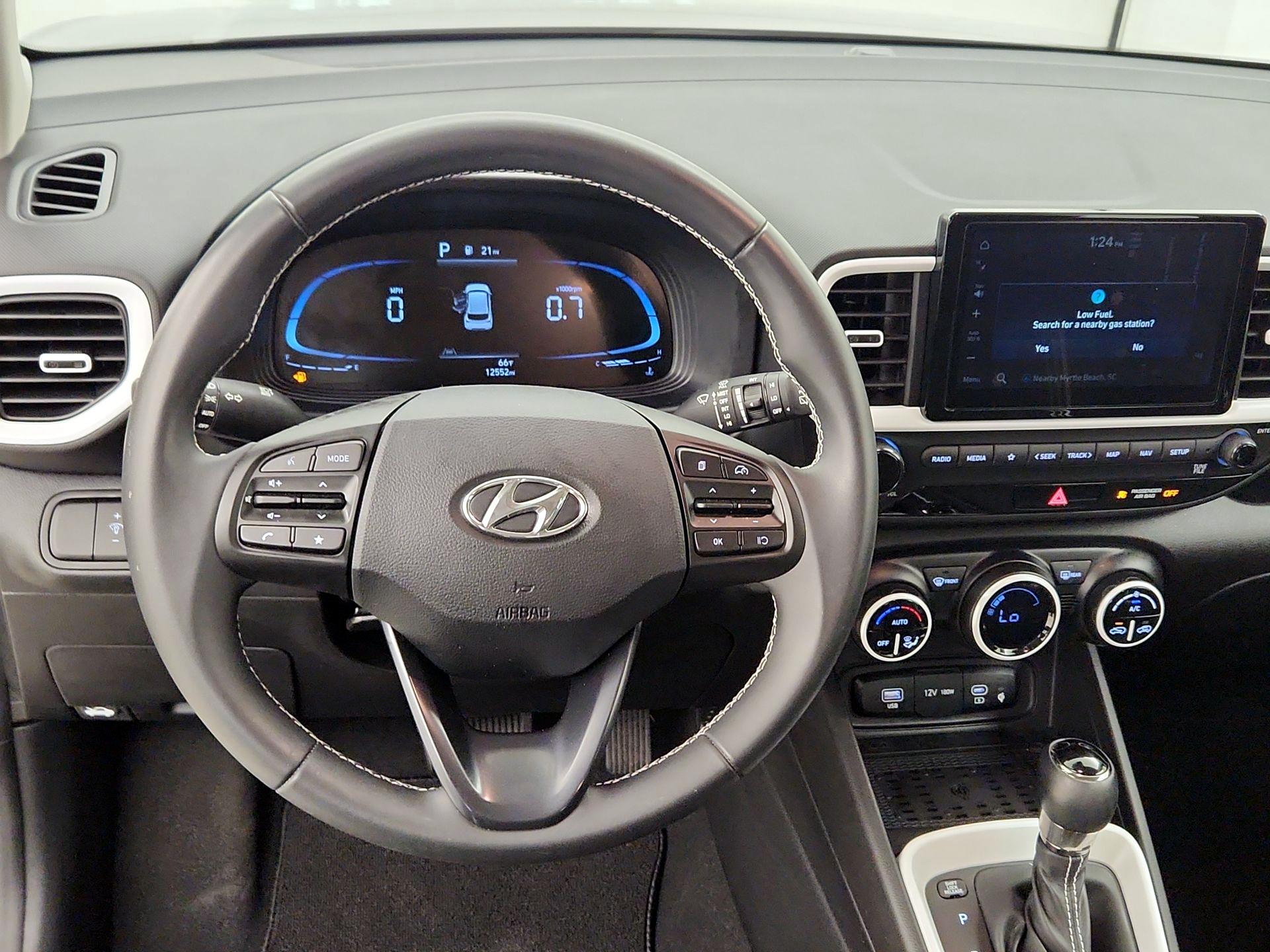 Thumbnail: 2023 Hyundai Venue - 10