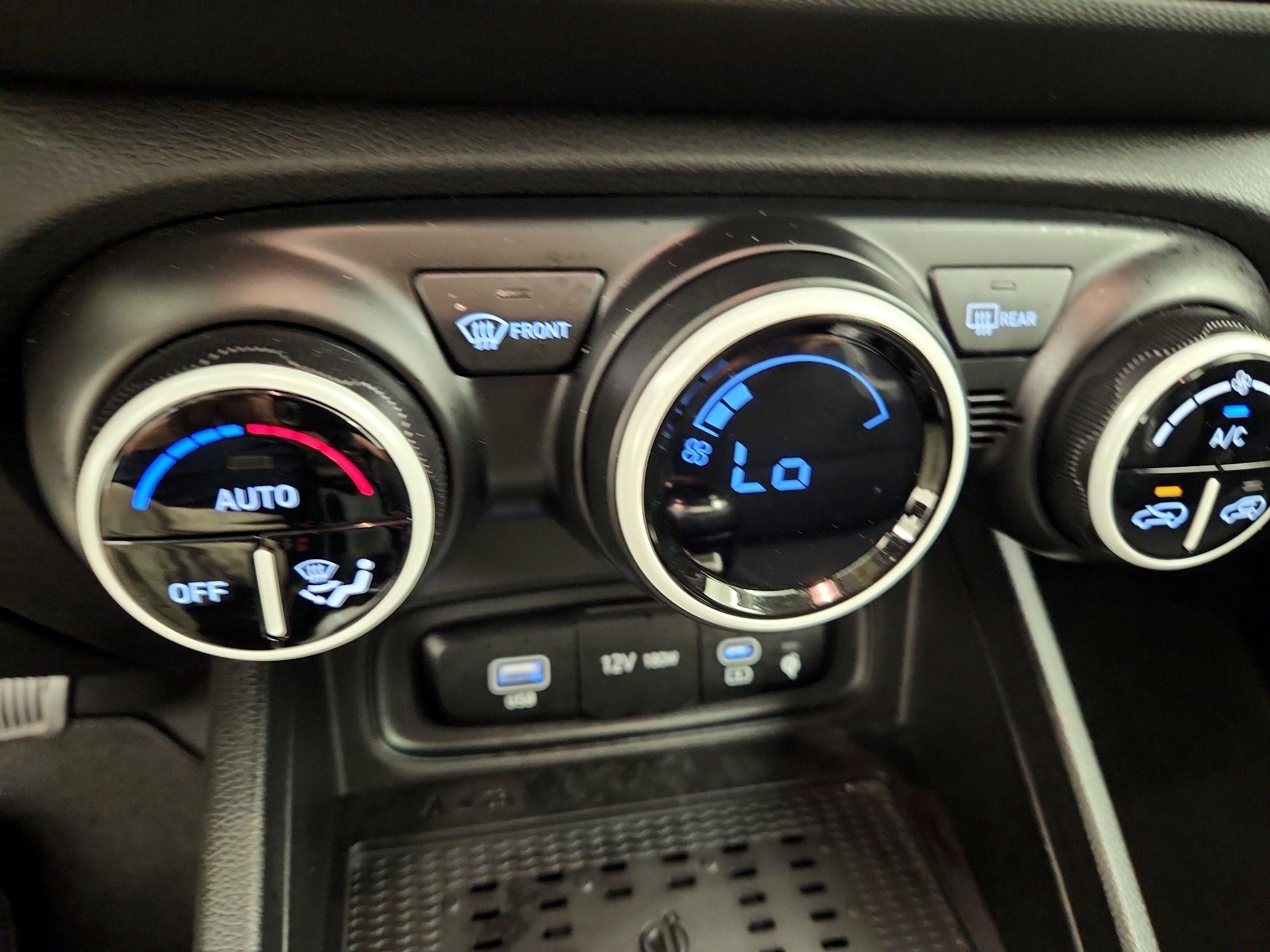 Thumbnail: 2023 Hyundai Venue - 17