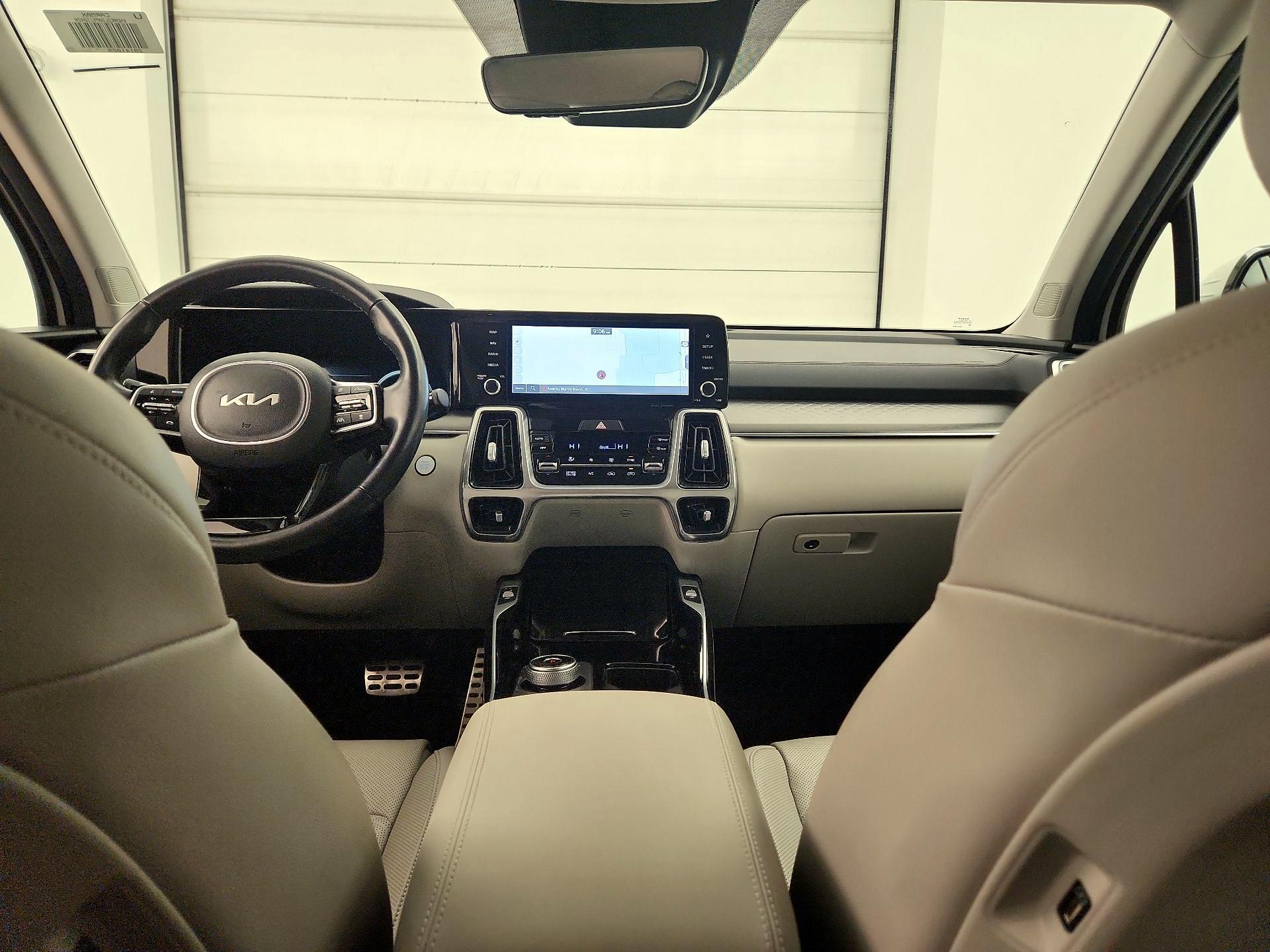 Thumbnail: 2023 Kia Sorento - 9