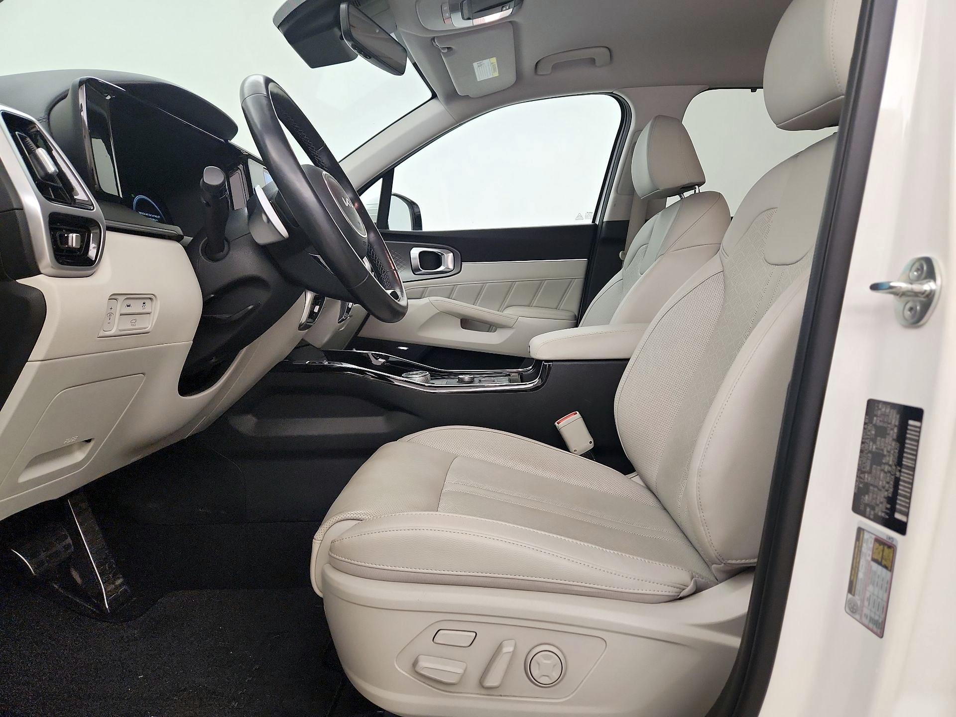 Thumbnail: 2023 Kia Sorento - 11