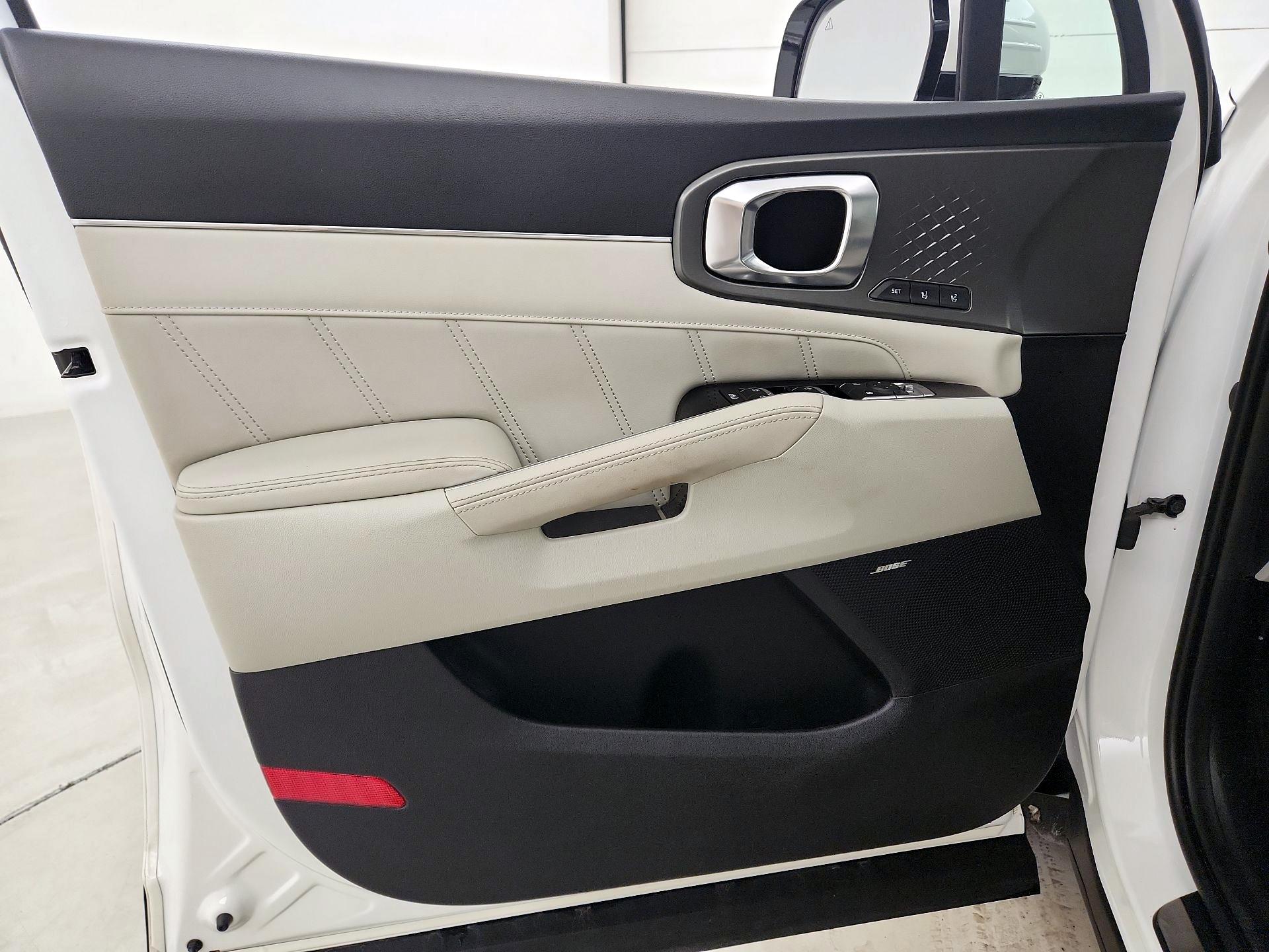 Thumbnail: 2023 Kia Sorento - 12