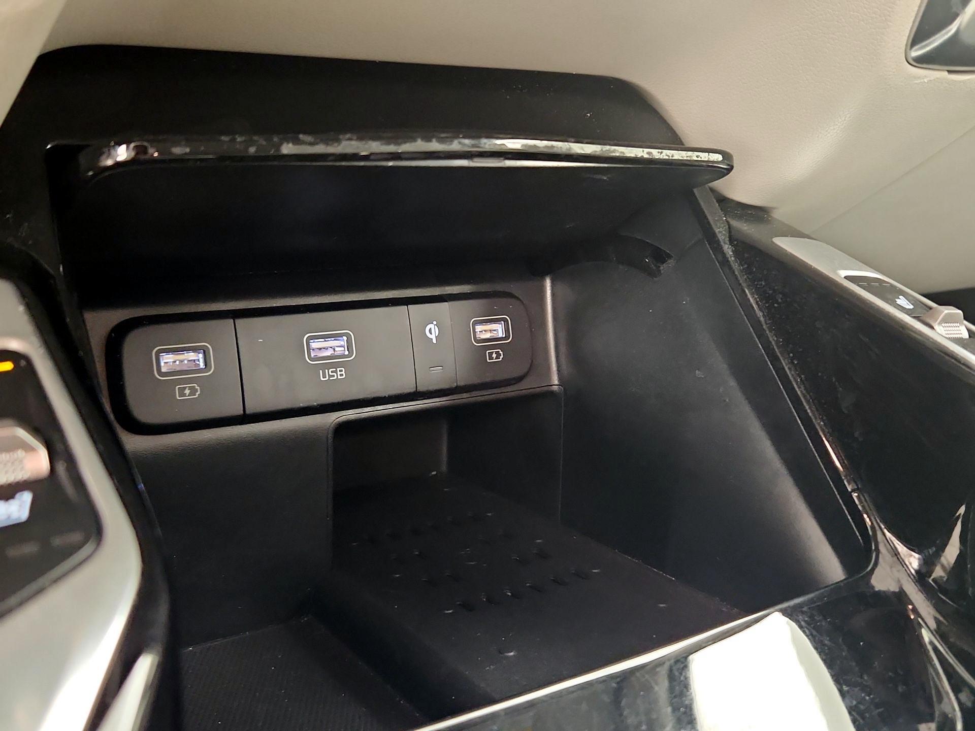 Thumbnail: 2023 Kia Sorento - 19