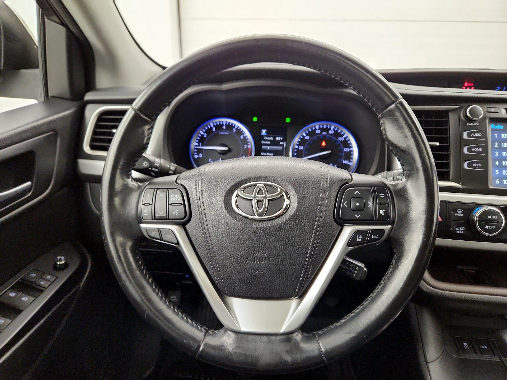 Thumbnail: 2017 Toyota Highlander - 10