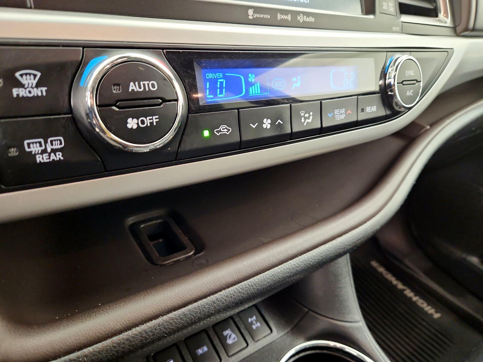 Thumbnail: 2017 Toyota Highlander - 16