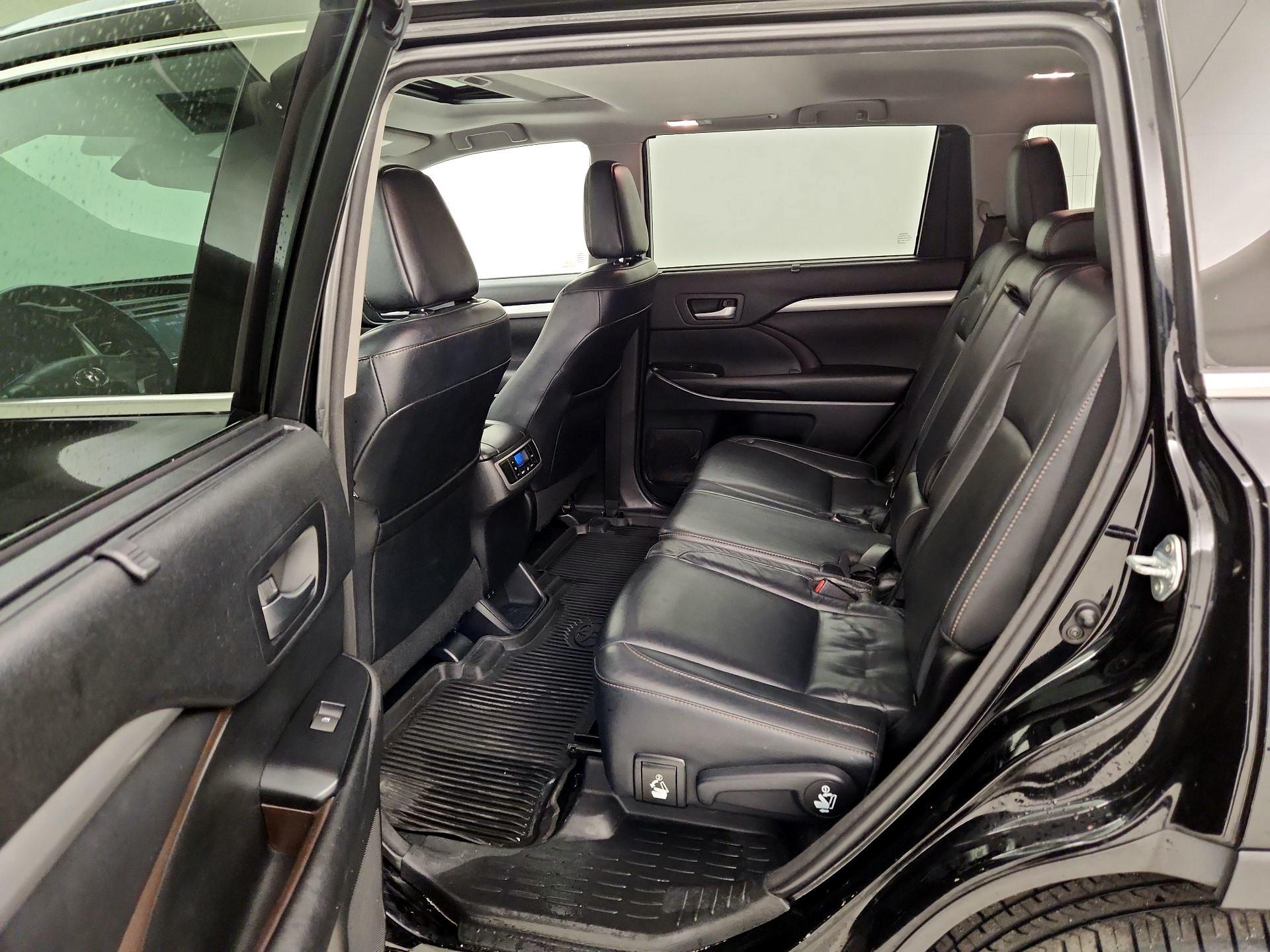 Thumbnail: 2017 Toyota Highlander - 20