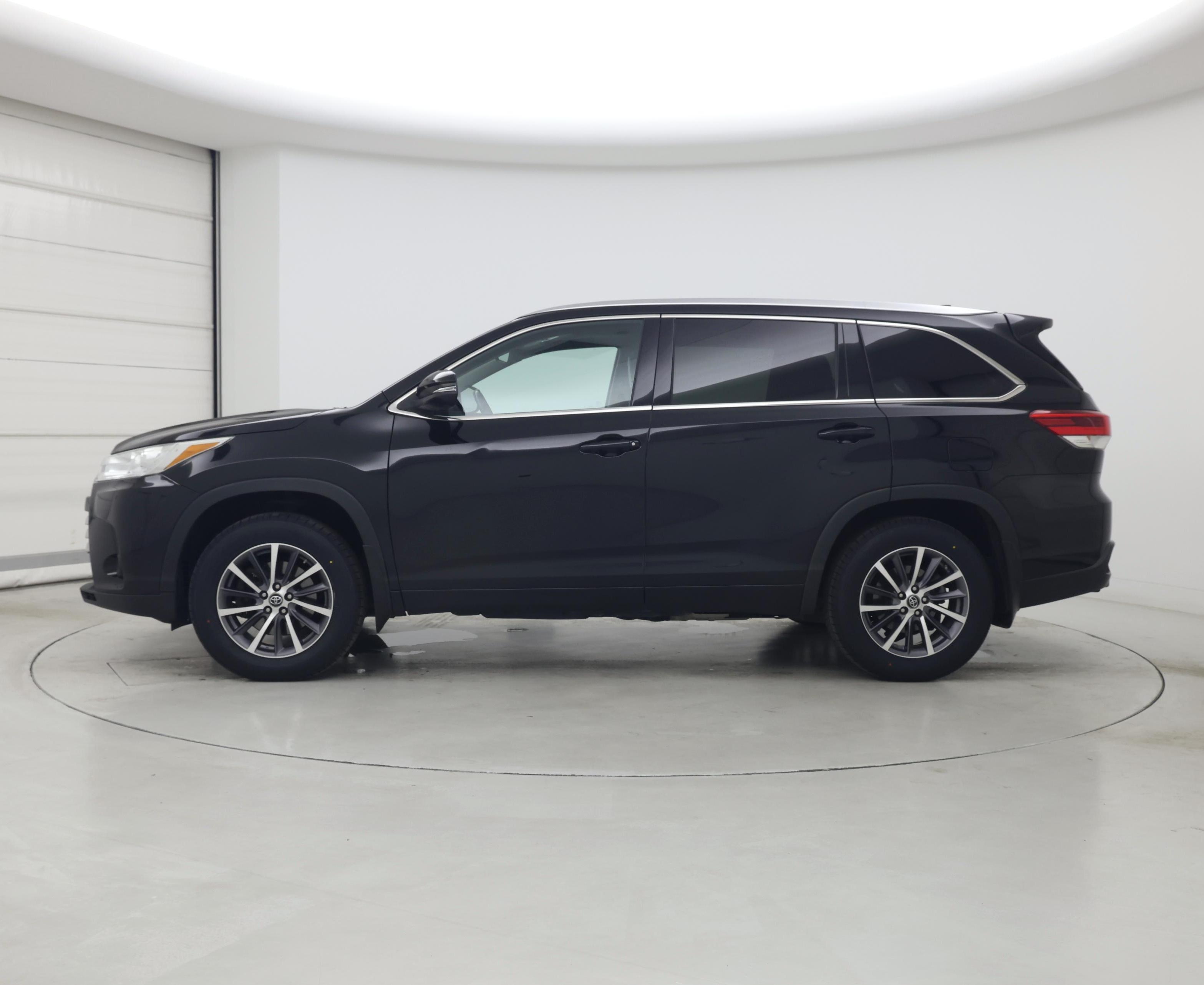 Thumbnail: 2017 Toyota Highlander - 3