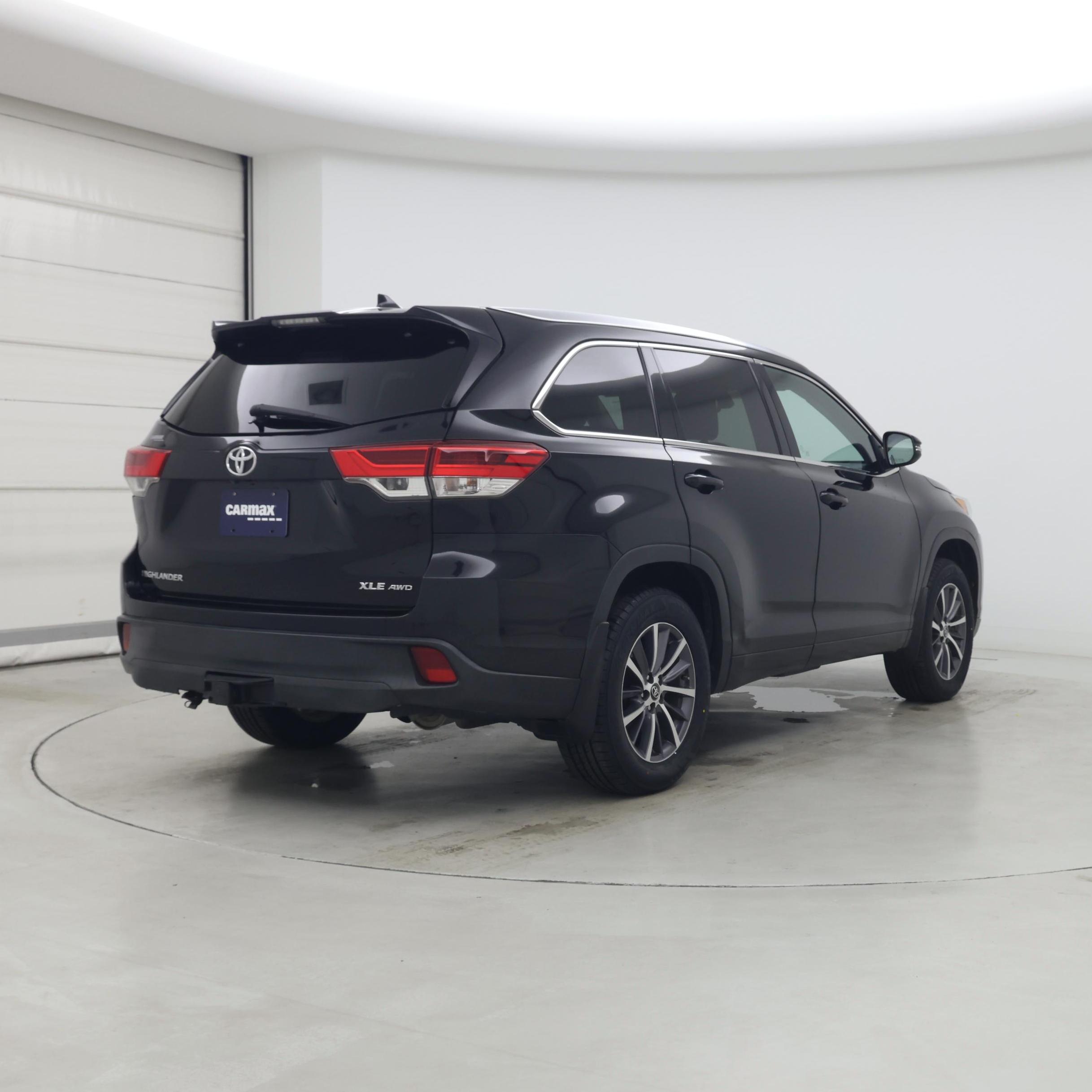 Thumbnail: 2017 Toyota Highlander - 8