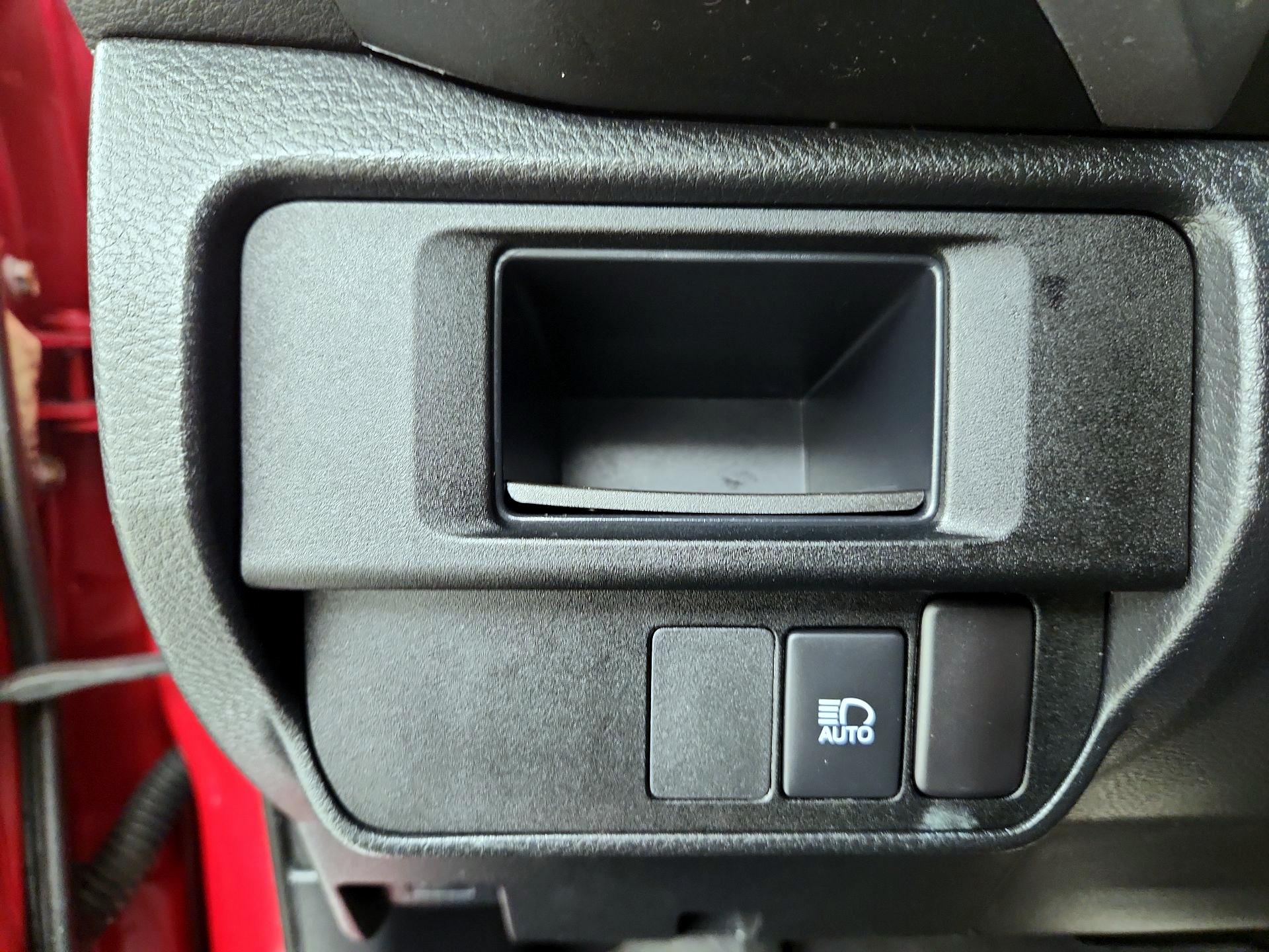 Thumbnail: 2018 Toyota Tacoma - 13