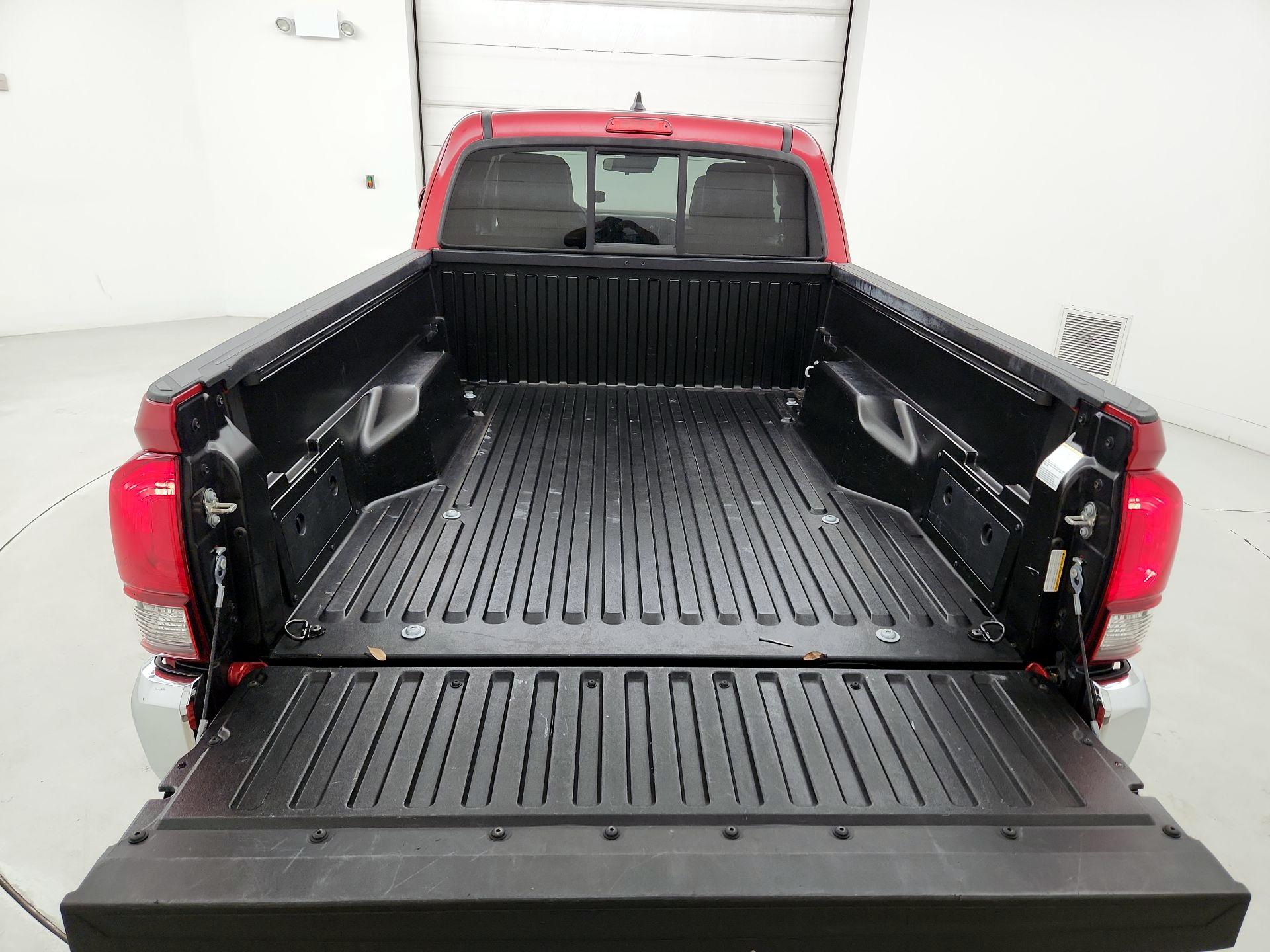 Thumbnail: 2018 Toyota Tacoma - 20