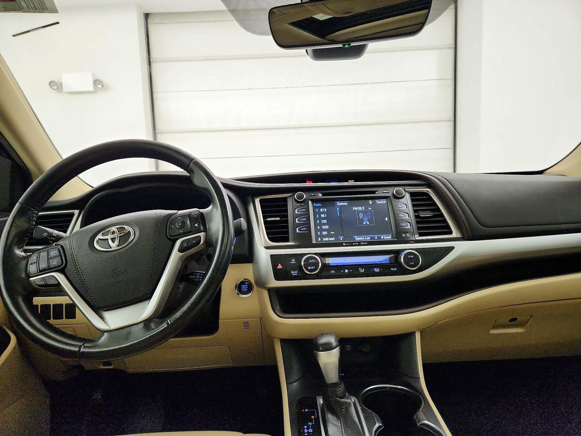 Thumbnail: 2019 Toyota Highlander - 9