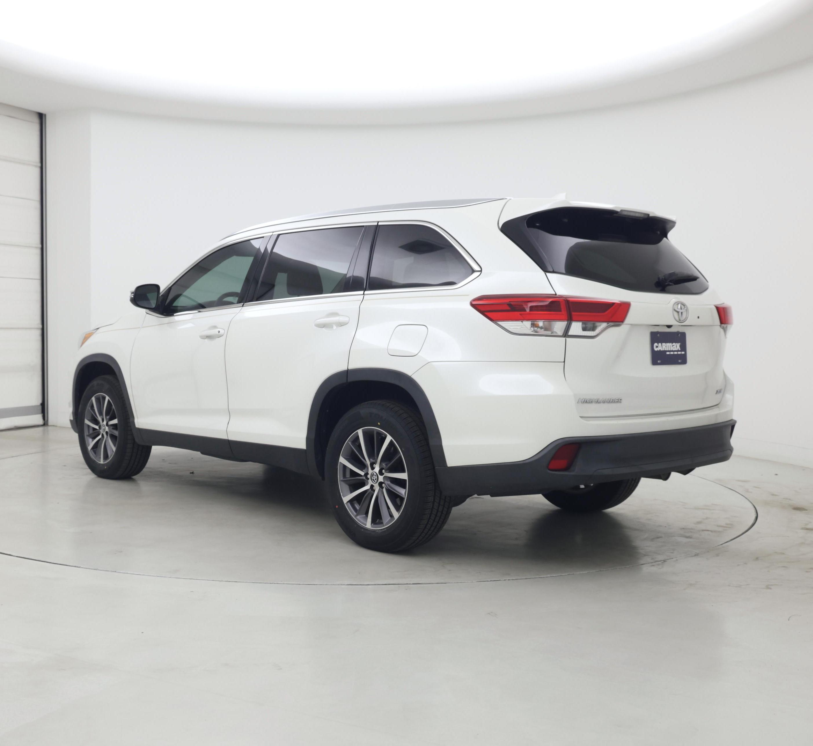 Thumbnail: 2019 Toyota Highlander - 2