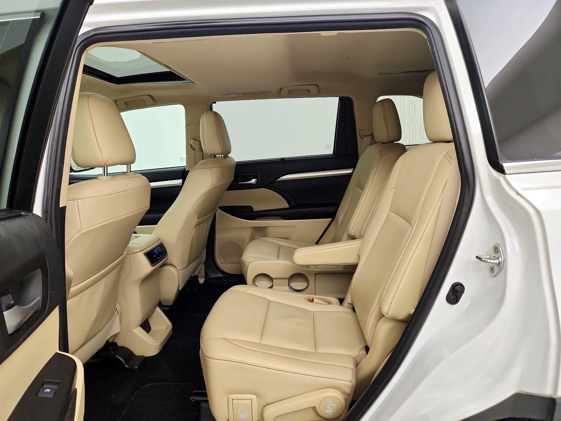 Thumbnail: 2019 Toyota Highlander - 20