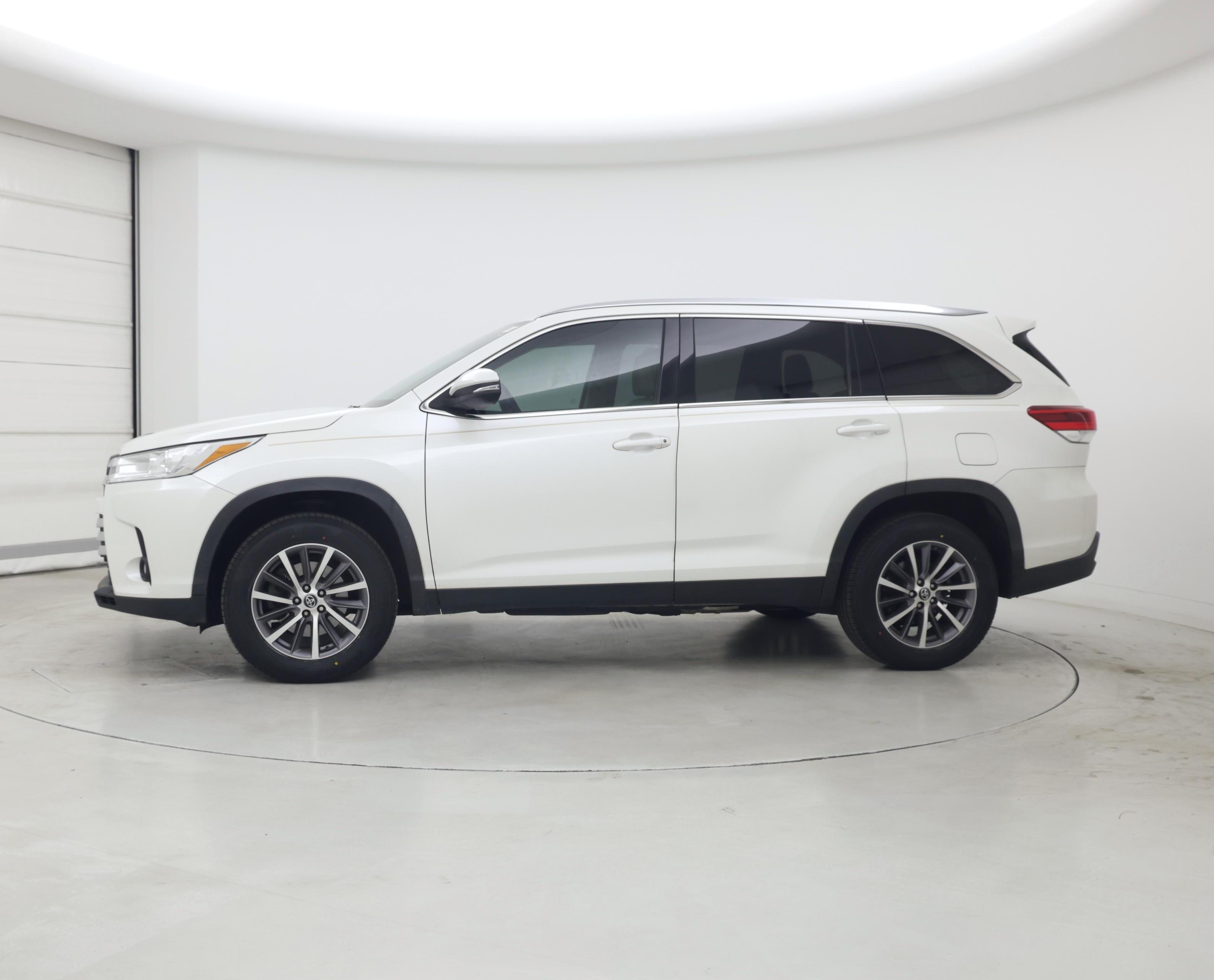 Thumbnail: 2019 Toyota Highlander - 3