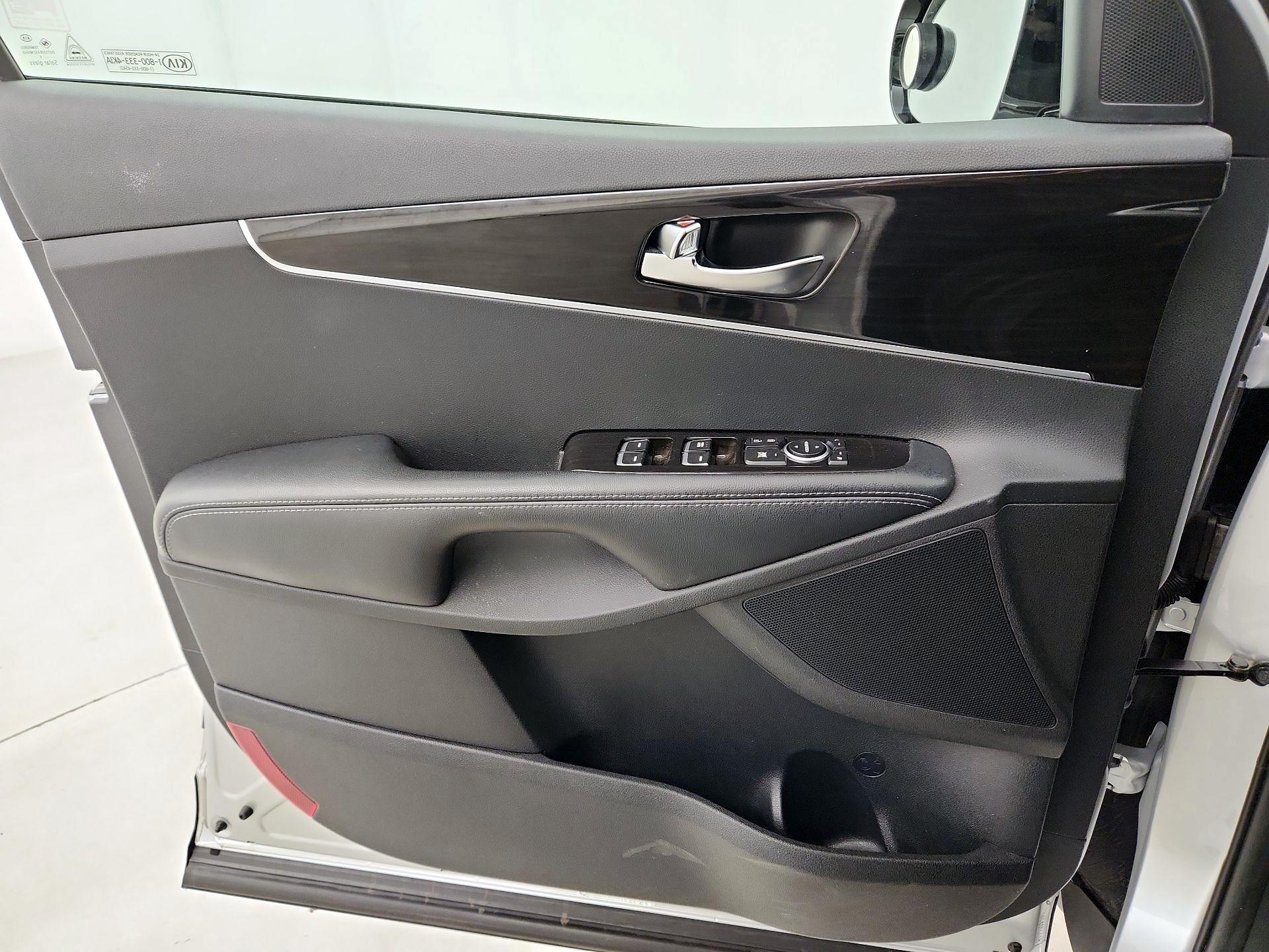 Thumbnail: 2019 Kia Sorento - 12