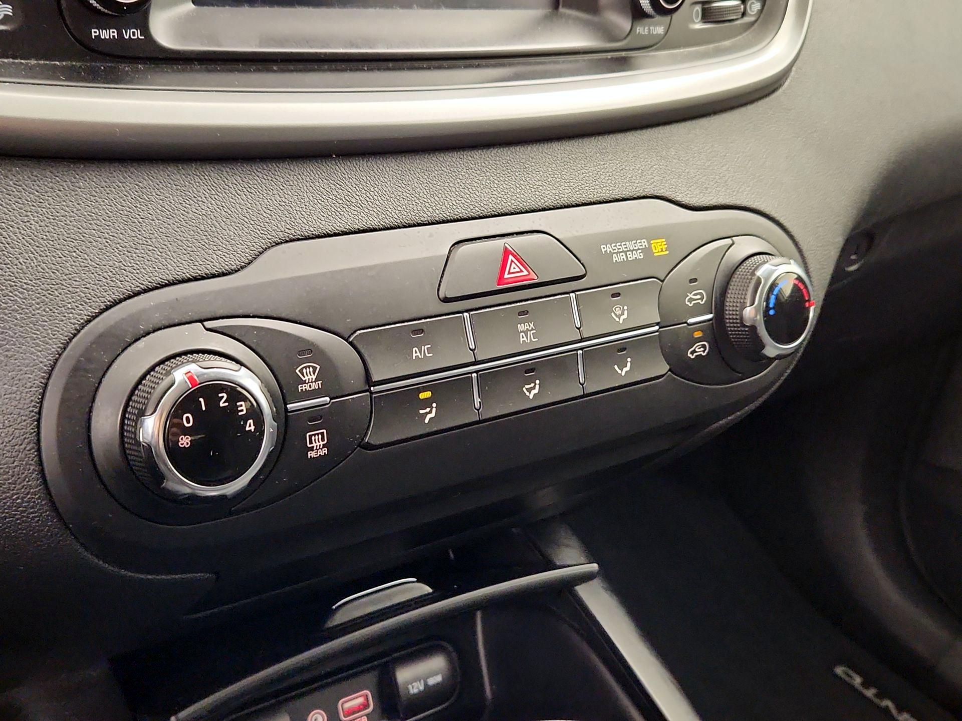 Thumbnail: 2019 Kia Sorento - 16