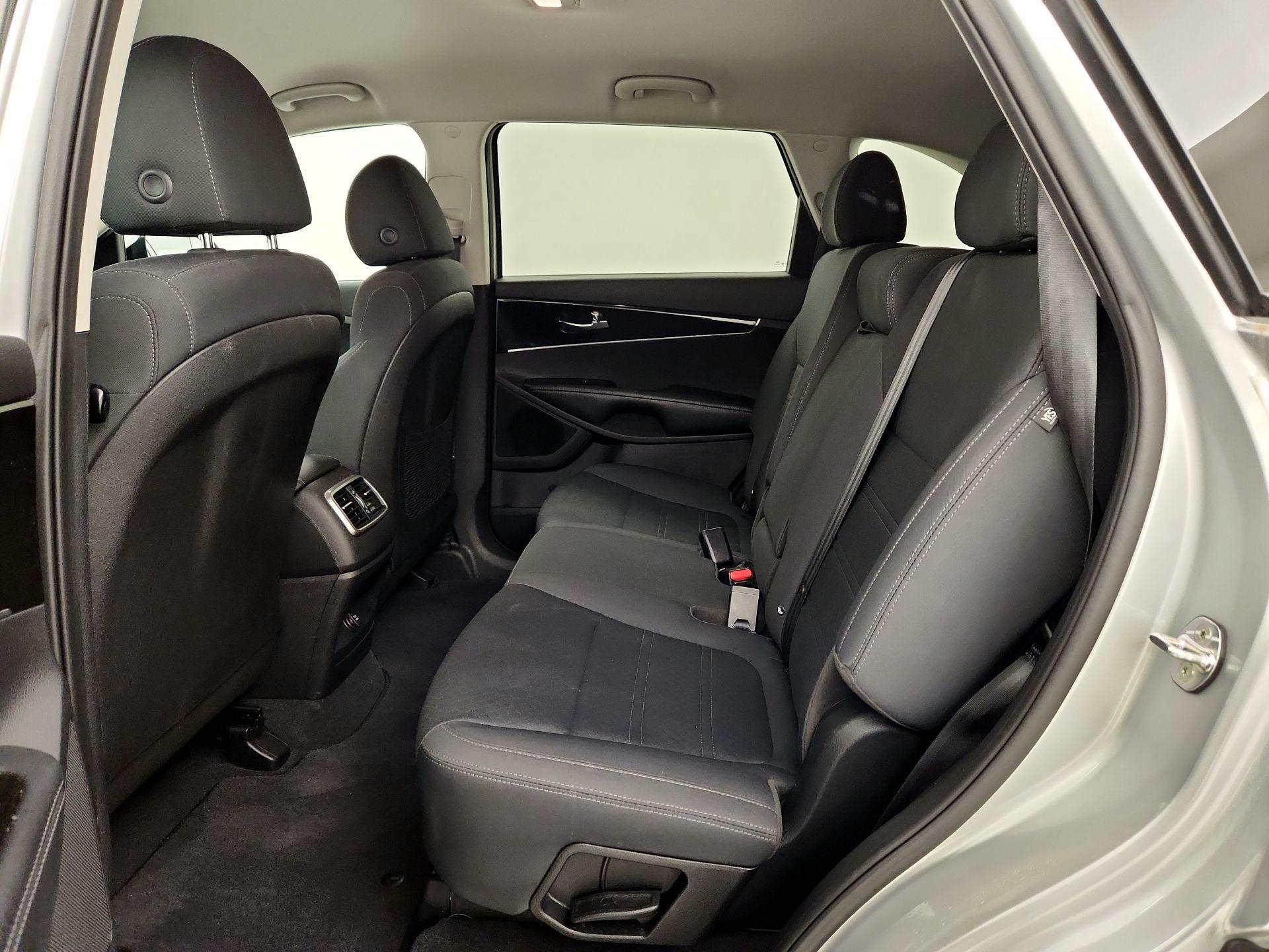 Thumbnail: 2019 Kia Sorento - 19