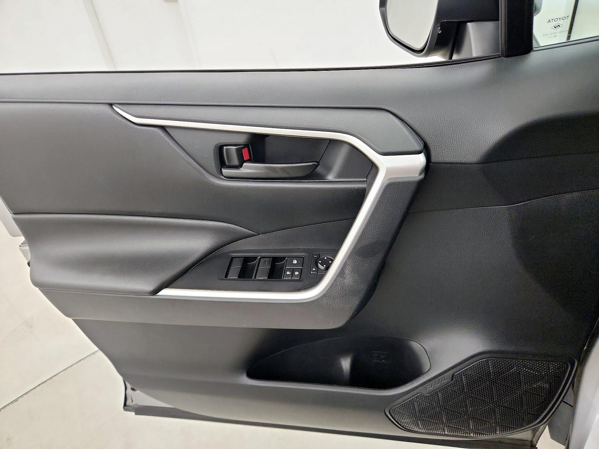 Thumbnail: 2019 Toyota RAV4 - 12