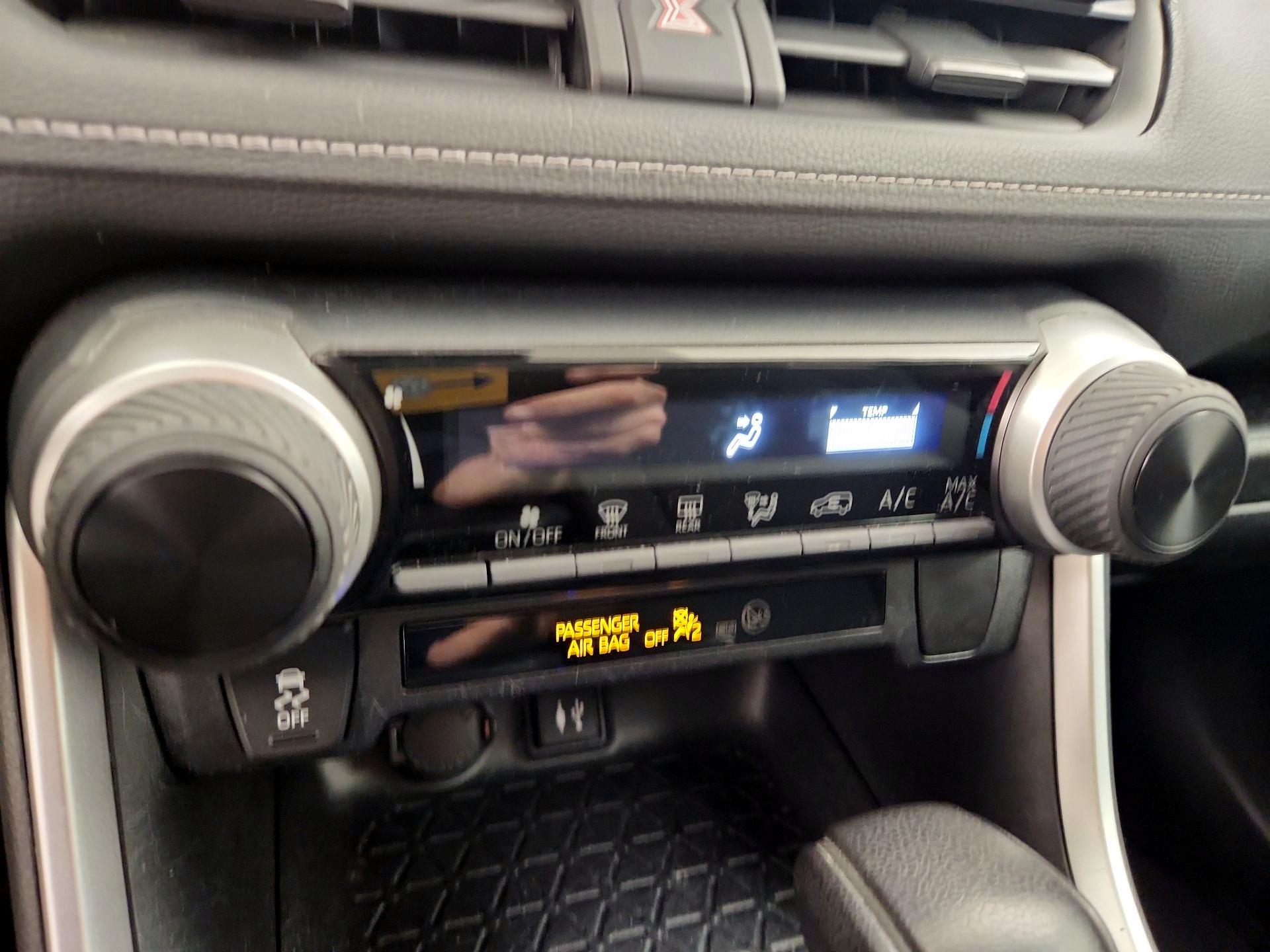 Thumbnail: 2019 Toyota RAV4 - 16