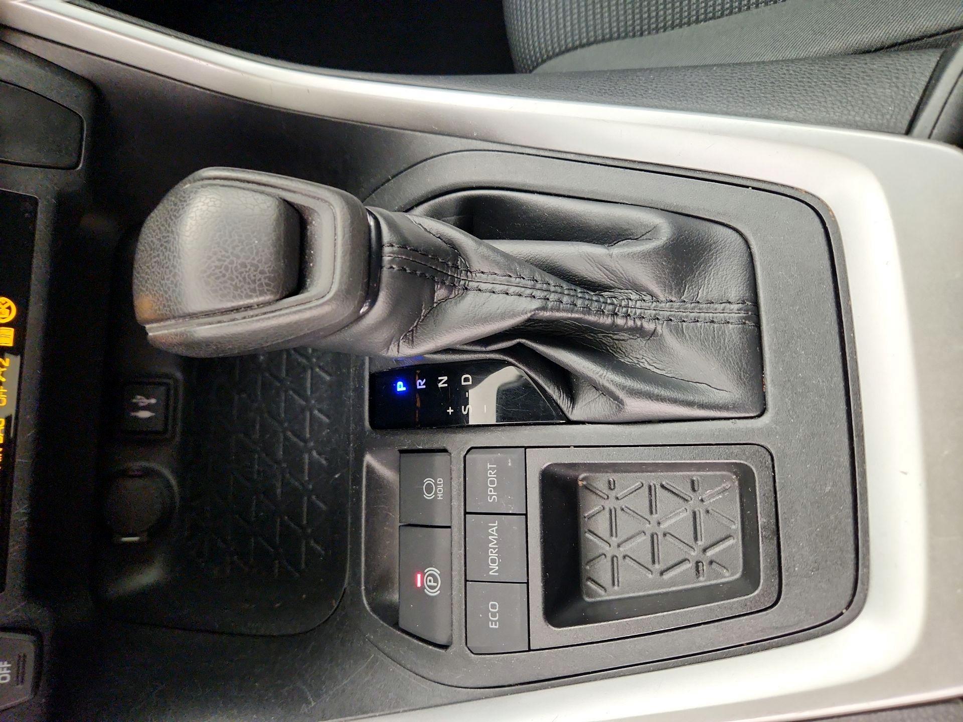 Thumbnail: 2019 Toyota RAV4 - 17