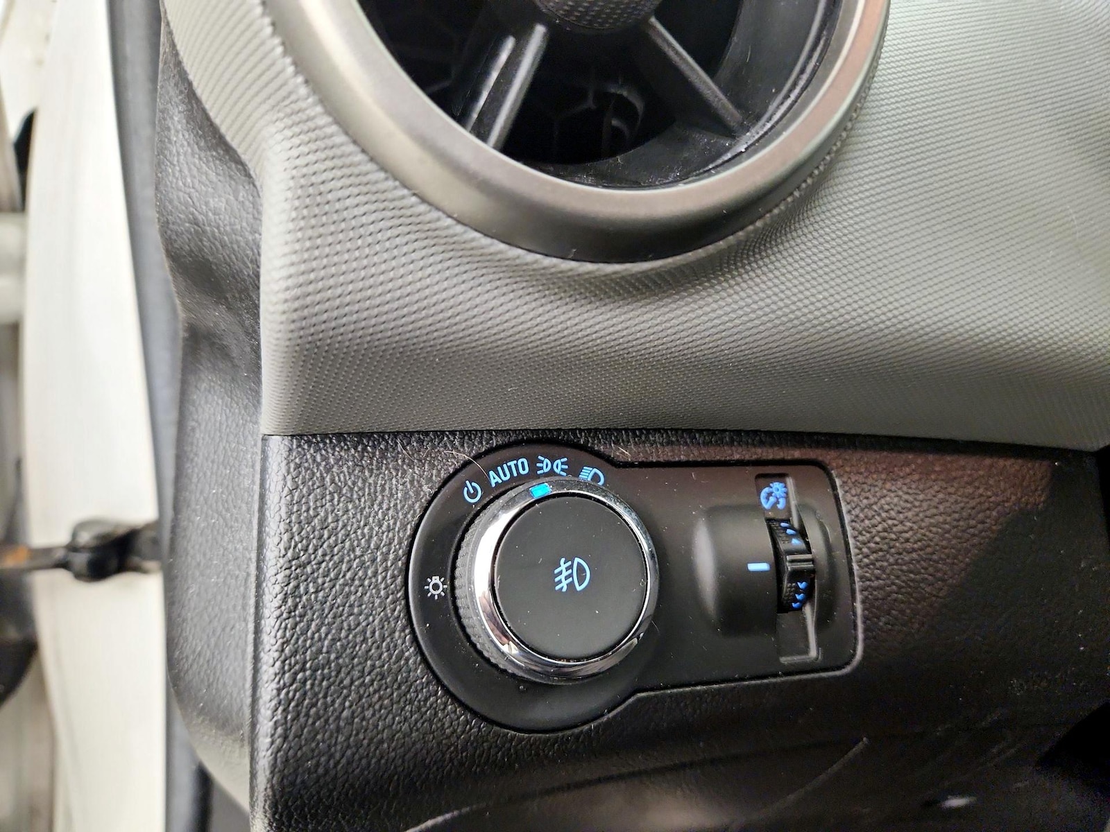 2015 Chevrolet Sonic LTZ - Photo 14