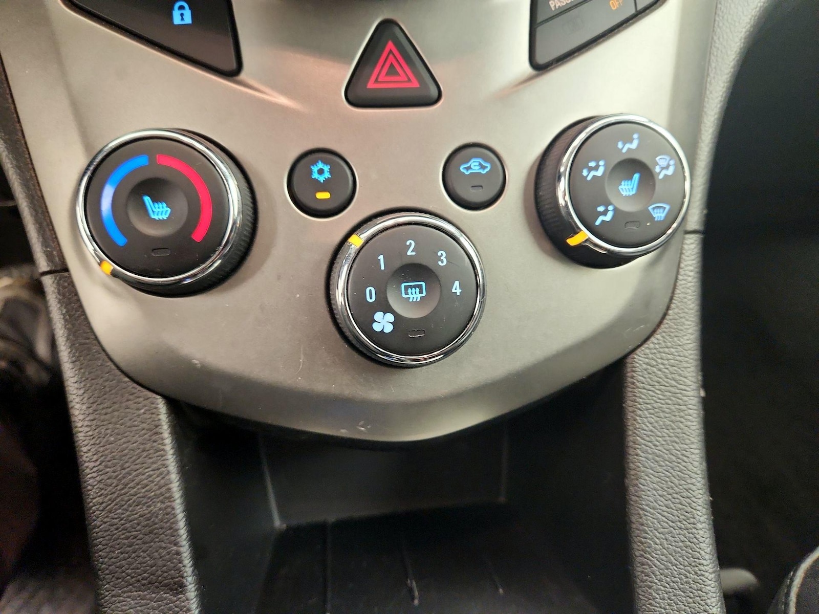 2015 Chevrolet Sonic LTZ - Photo 17