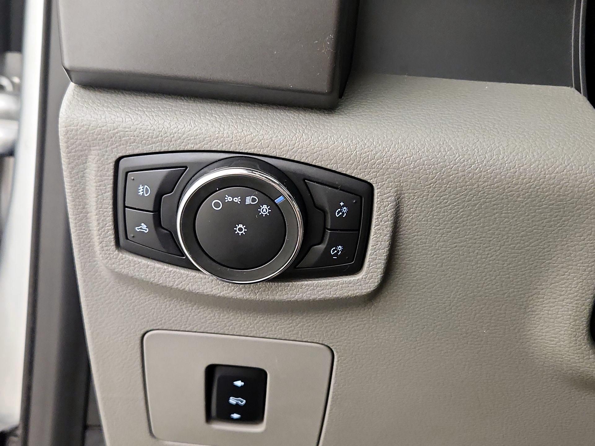 Thumbnail: 2016 Ford F-150 - 13