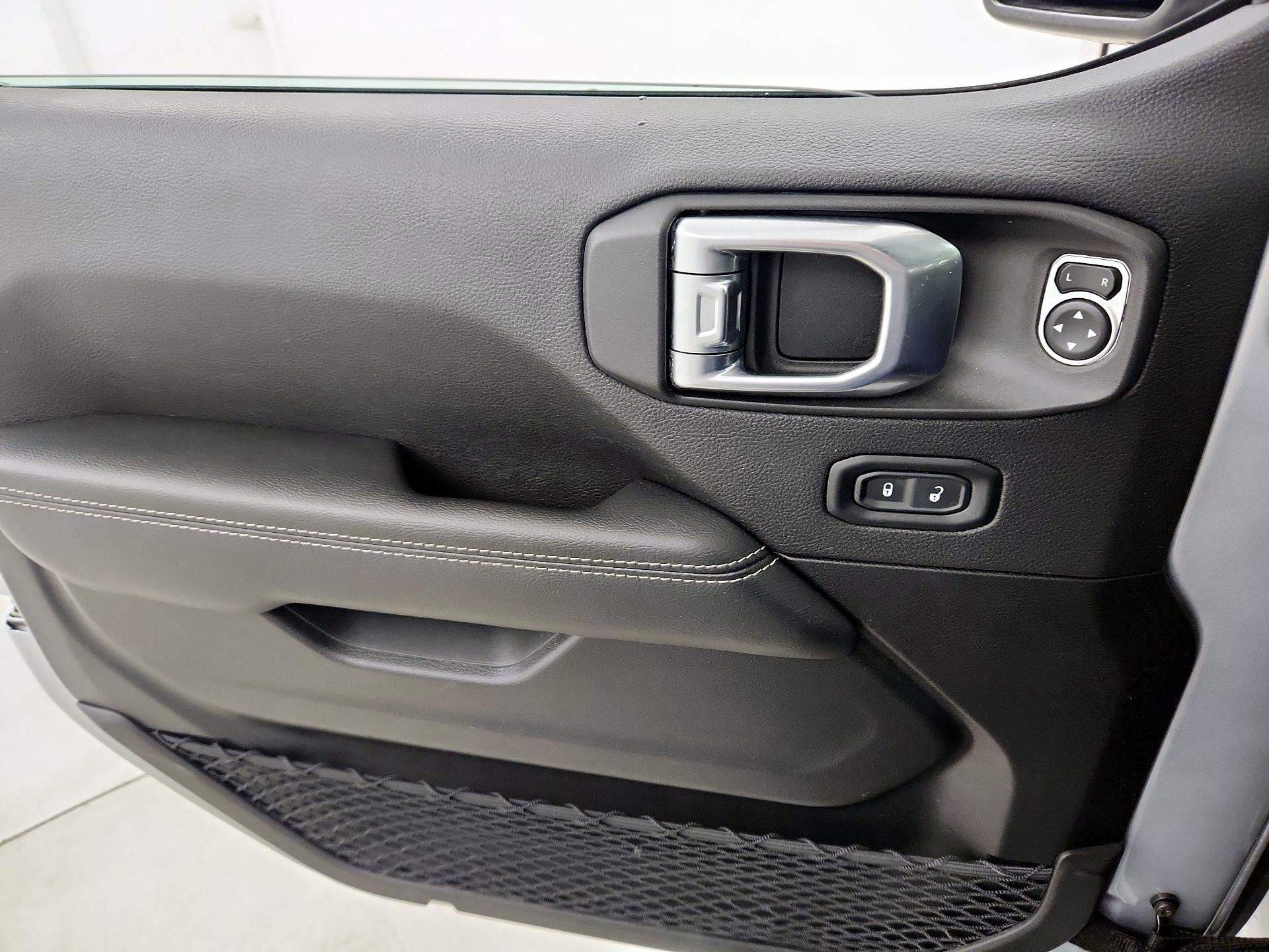 Thumbnail: 2022 Jeep Gladiator - 12