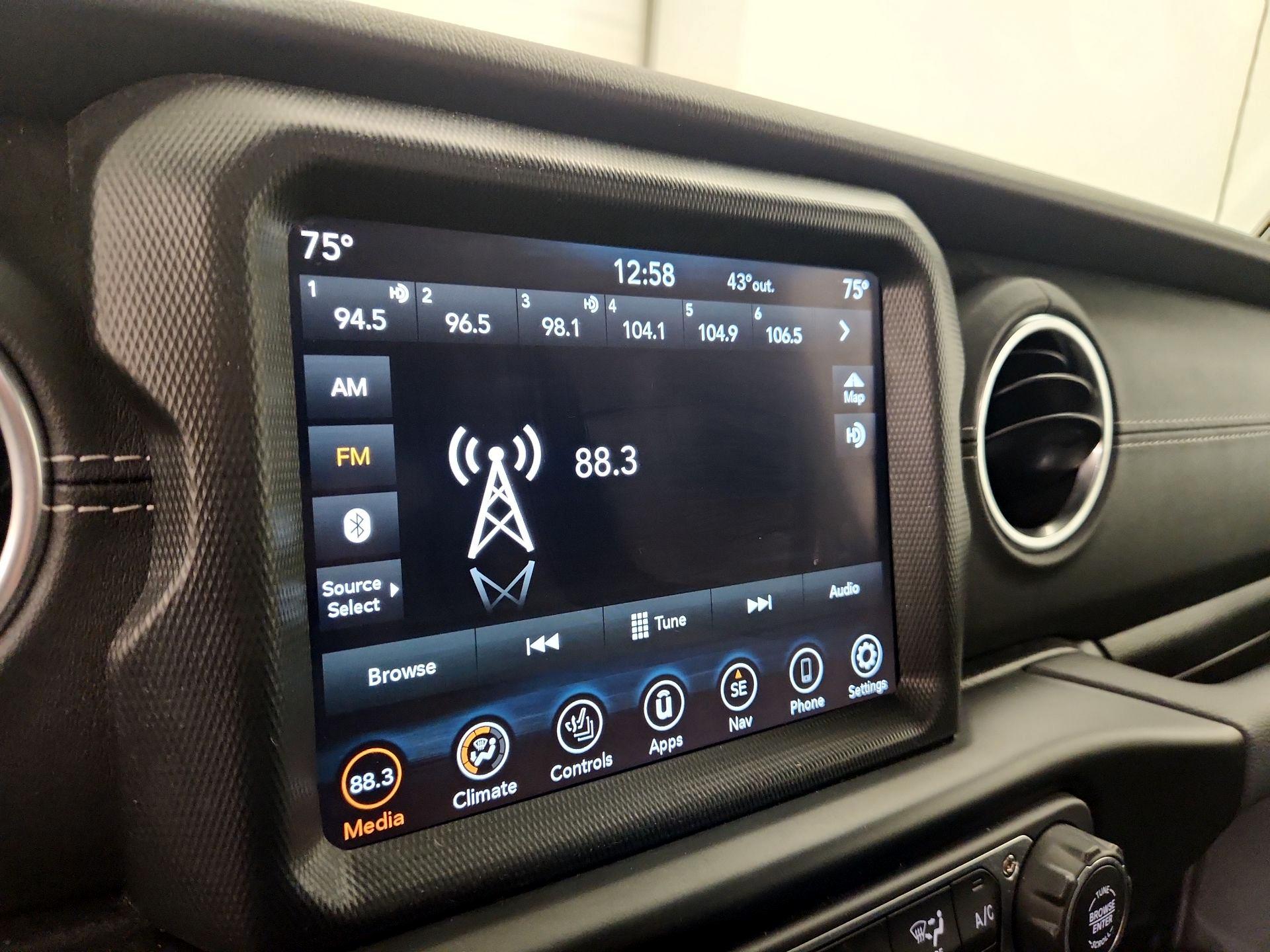 Thumbnail: 2022 Jeep Gladiator - 16